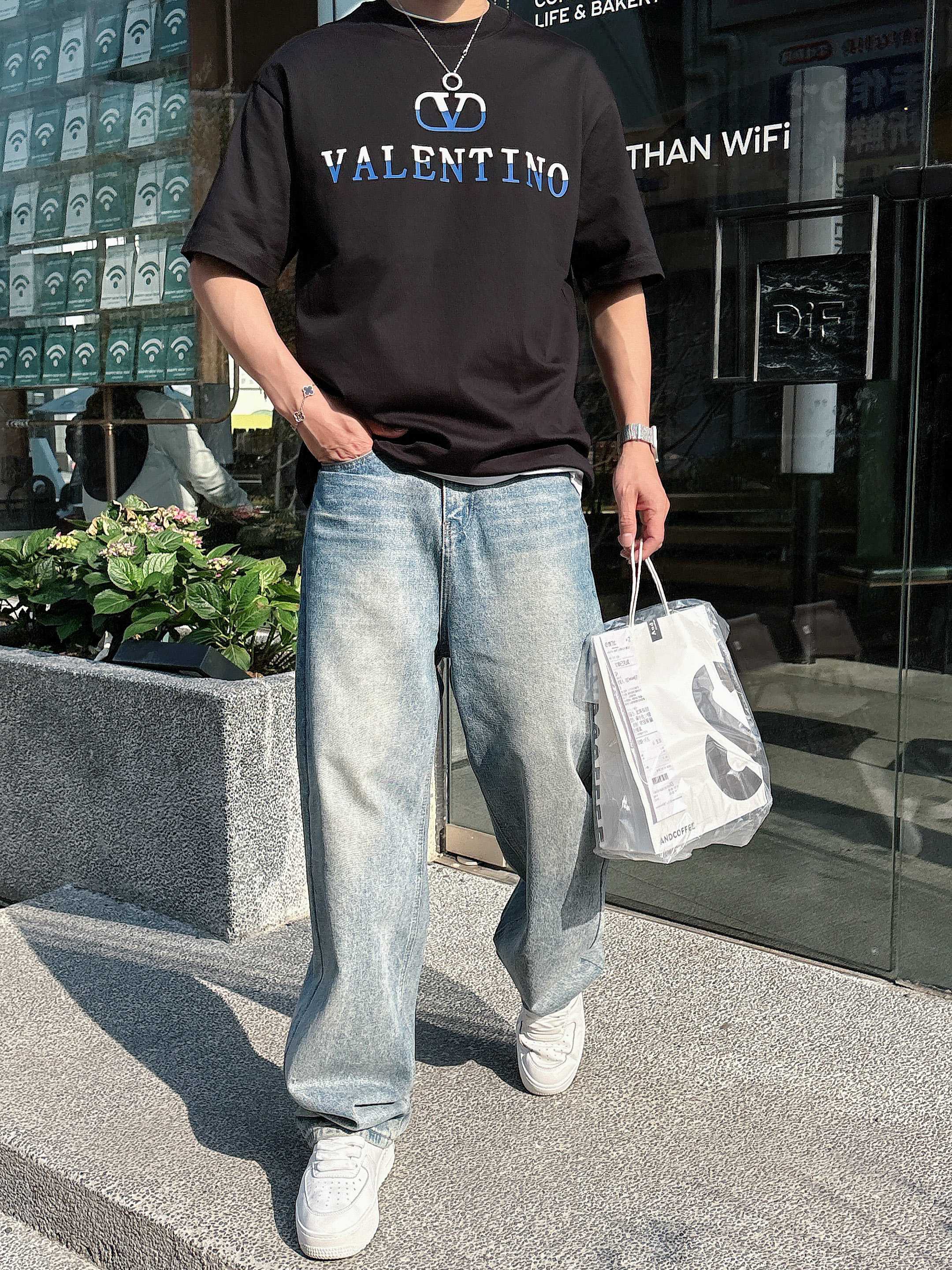 华伦天奴 2025春夏新款首发专柜最新款短袖圆领T恤 高端订制 设计前卫时尚！品牌logo重工艺设计 高