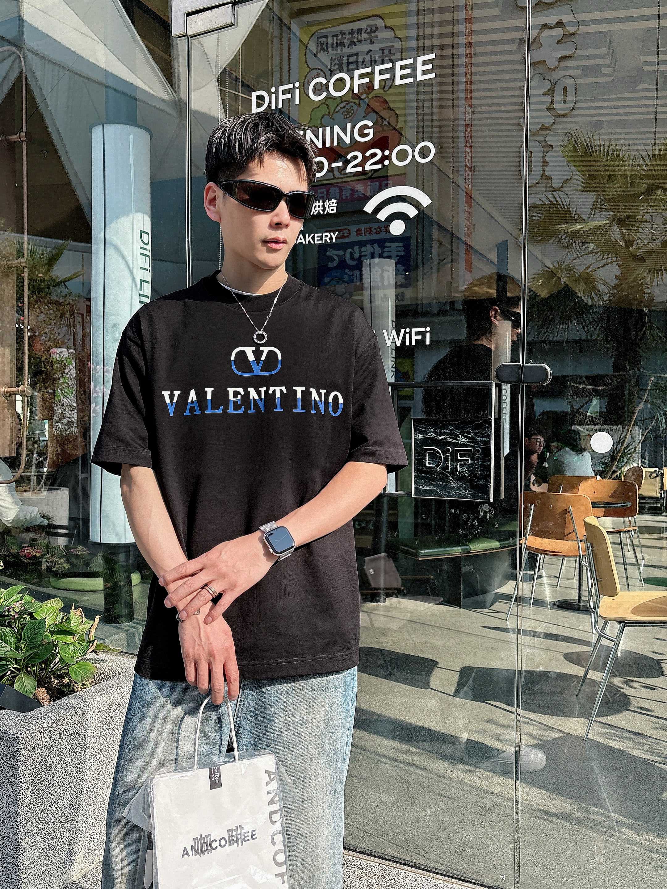 华伦天奴 2025春夏新款首发专柜最新款短袖圆领T恤 高端订制 设计前卫时尚！品牌logo重工艺设计 高