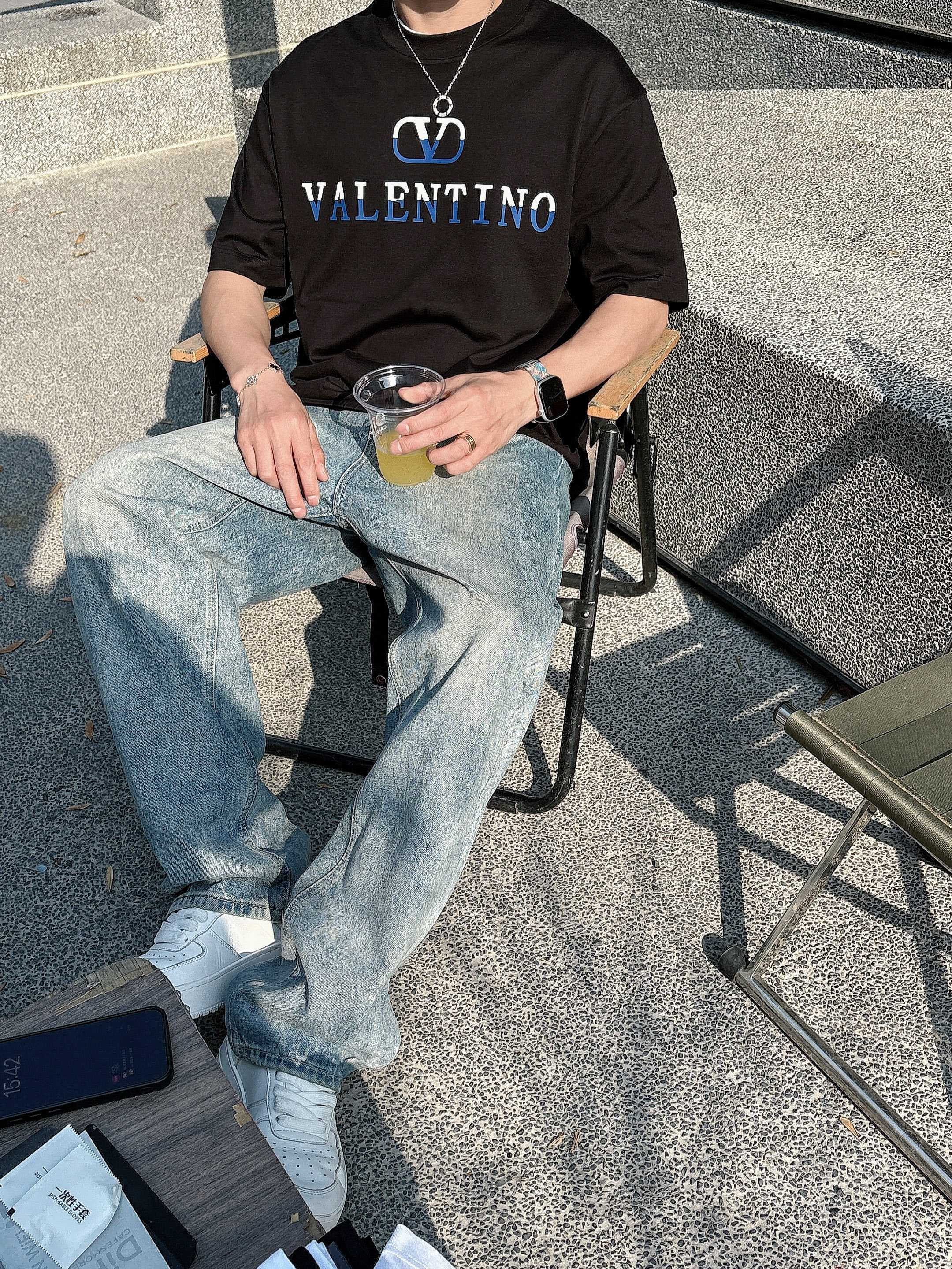 华伦天奴 2025春夏新款首发专柜最新款短袖圆领T恤 高端订制 设计前卫时尚！品牌logo重工艺设计 高