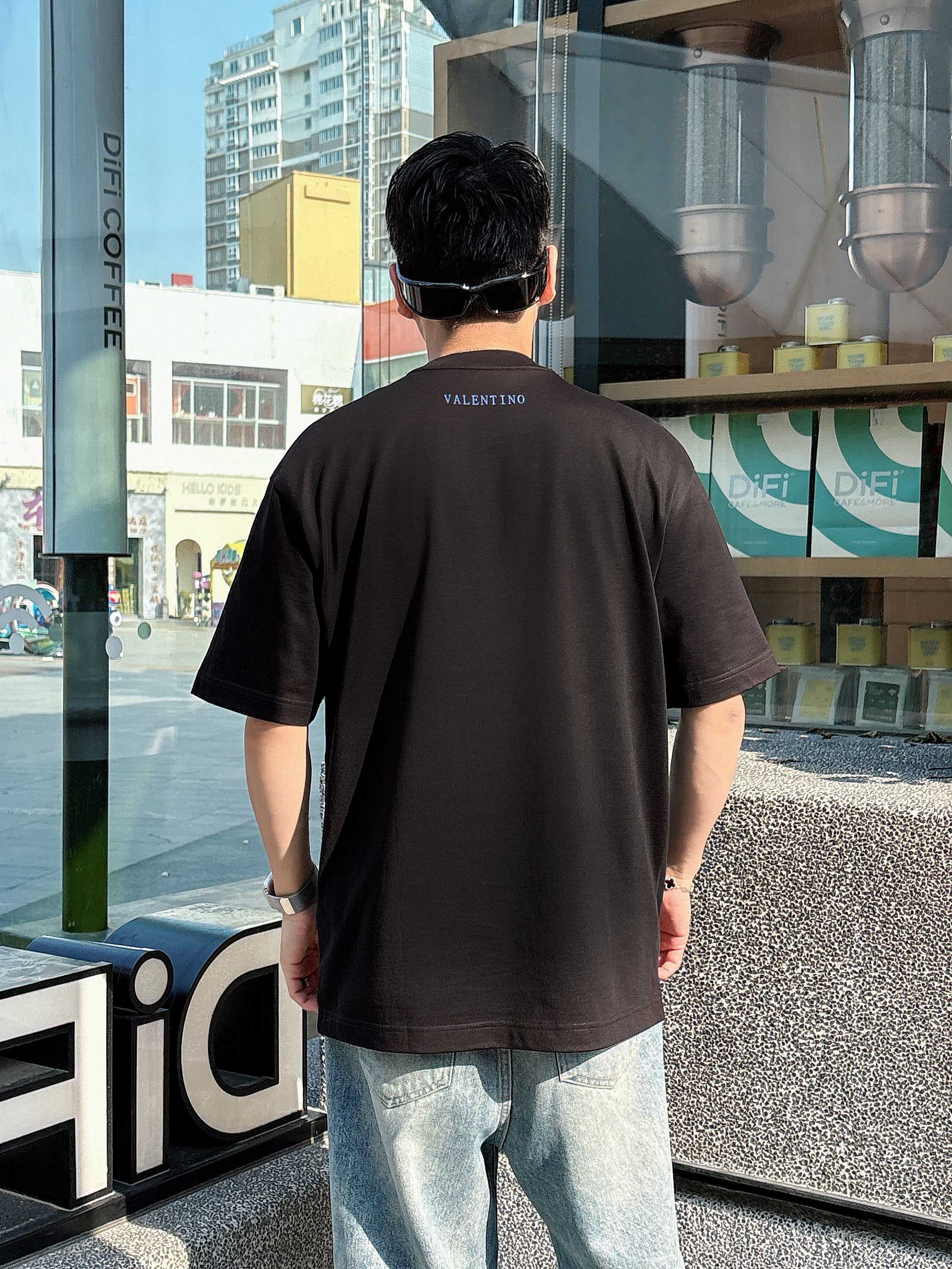 华伦天奴 2025春夏新款首发专柜最新款短袖圆领T恤 高端订制 设计前卫时尚！品牌logo重工艺设计 高