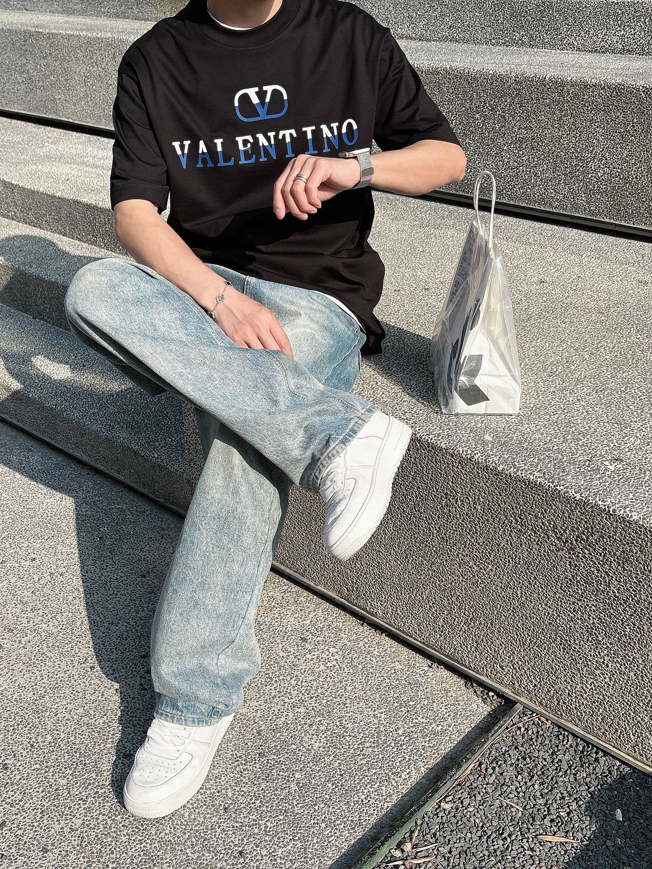 华伦天奴 2025春夏新款首发专柜最新款短袖圆领T恤 高端订制 设计前卫时尚！品牌logo重工艺设计 高