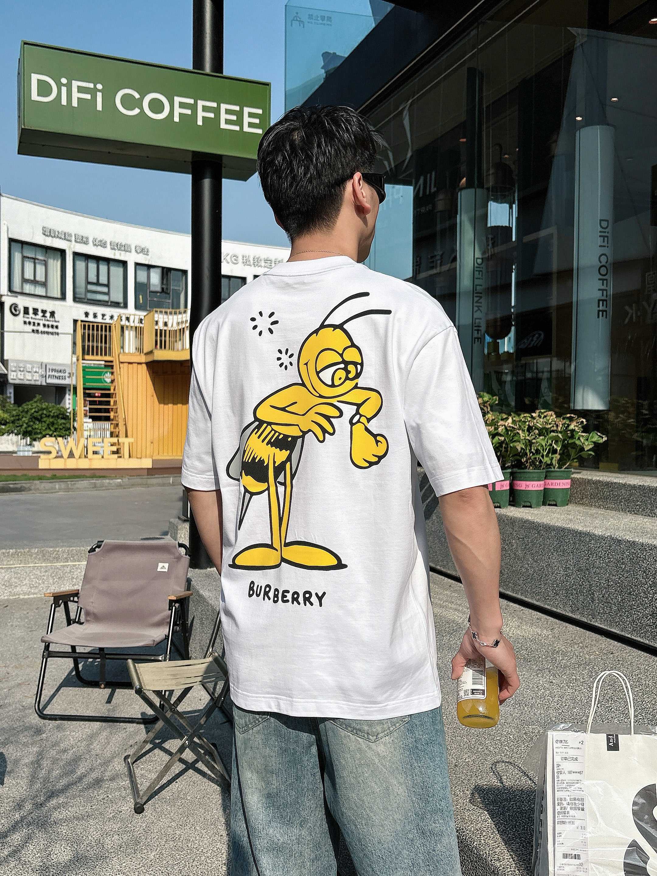 巴宝莉 2025春夏新款首发专柜最新款短袖圆领T恤 高端订制 设计前卫时尚！品牌logo重工艺设计 高端