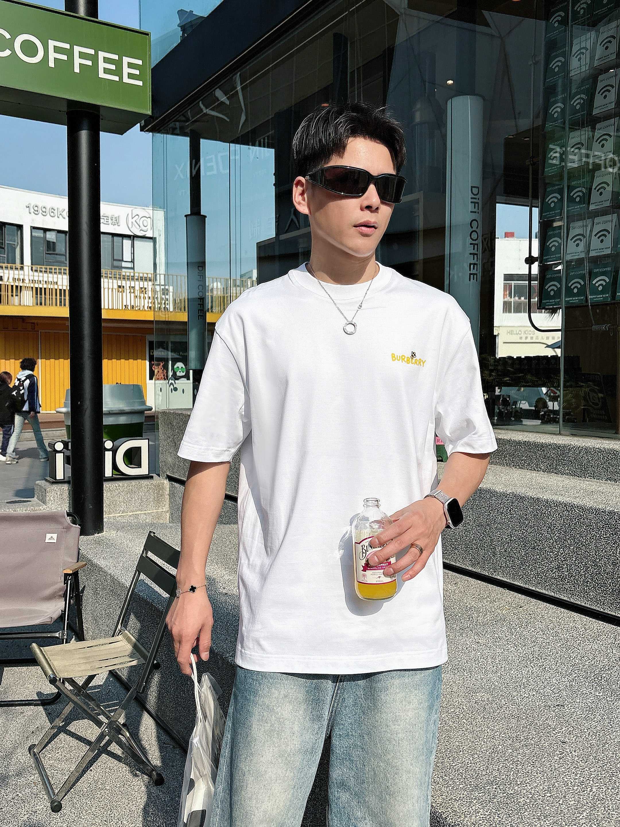 巴宝莉 2025春夏新款首发专柜最新款短袖圆领T恤 高端订制 设计前卫时尚！品牌logo重工艺设计 高端