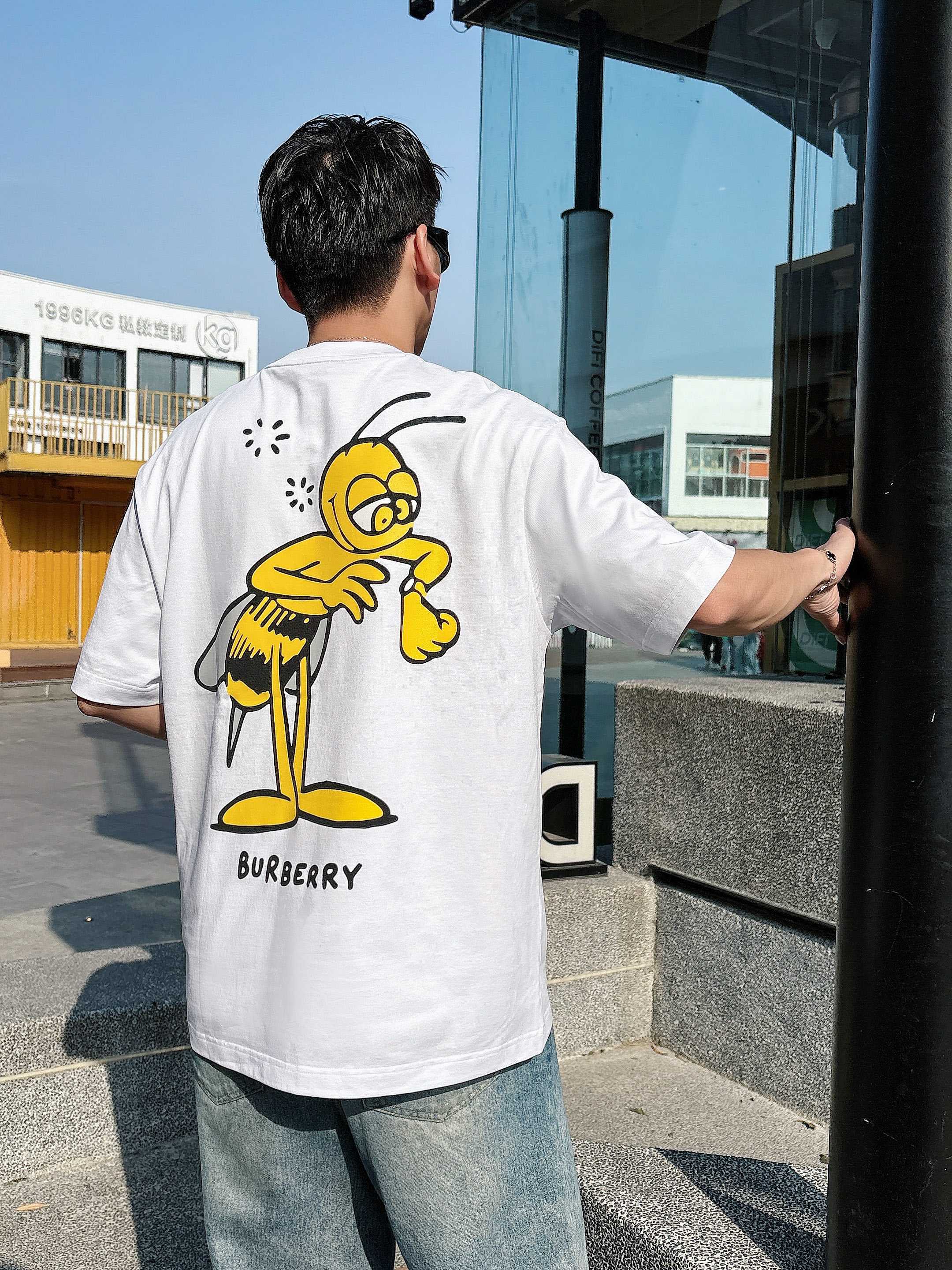 巴宝莉 2025春夏新款首发专柜最新款短袖圆领T恤 高端订制 设计前卫时尚！品牌logo重工艺设计 高端