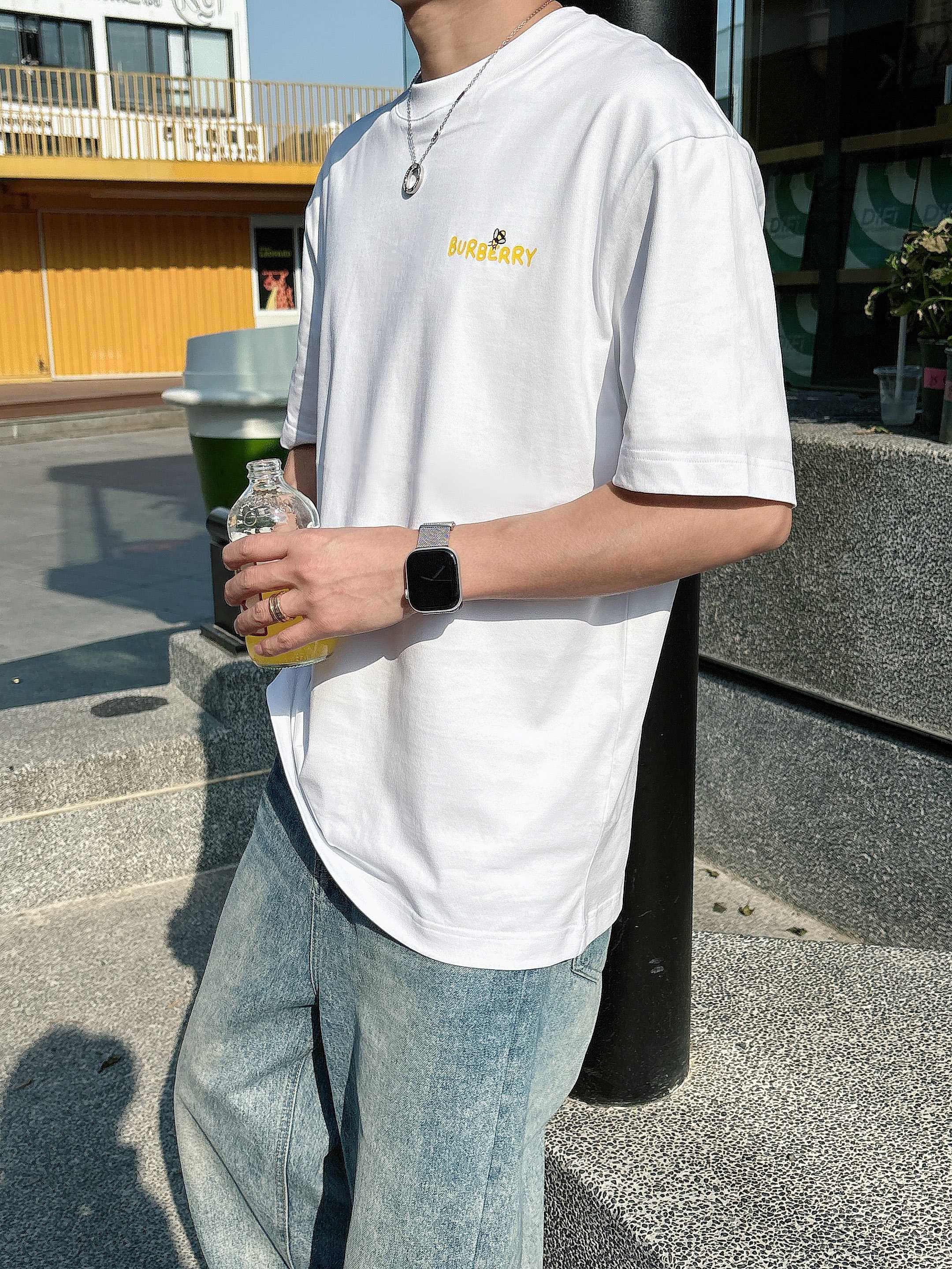 巴宝莉 2025春夏新款首发专柜最新款短袖圆领T恤 高端订制 设计前卫时尚！品牌logo重工艺设计 高端