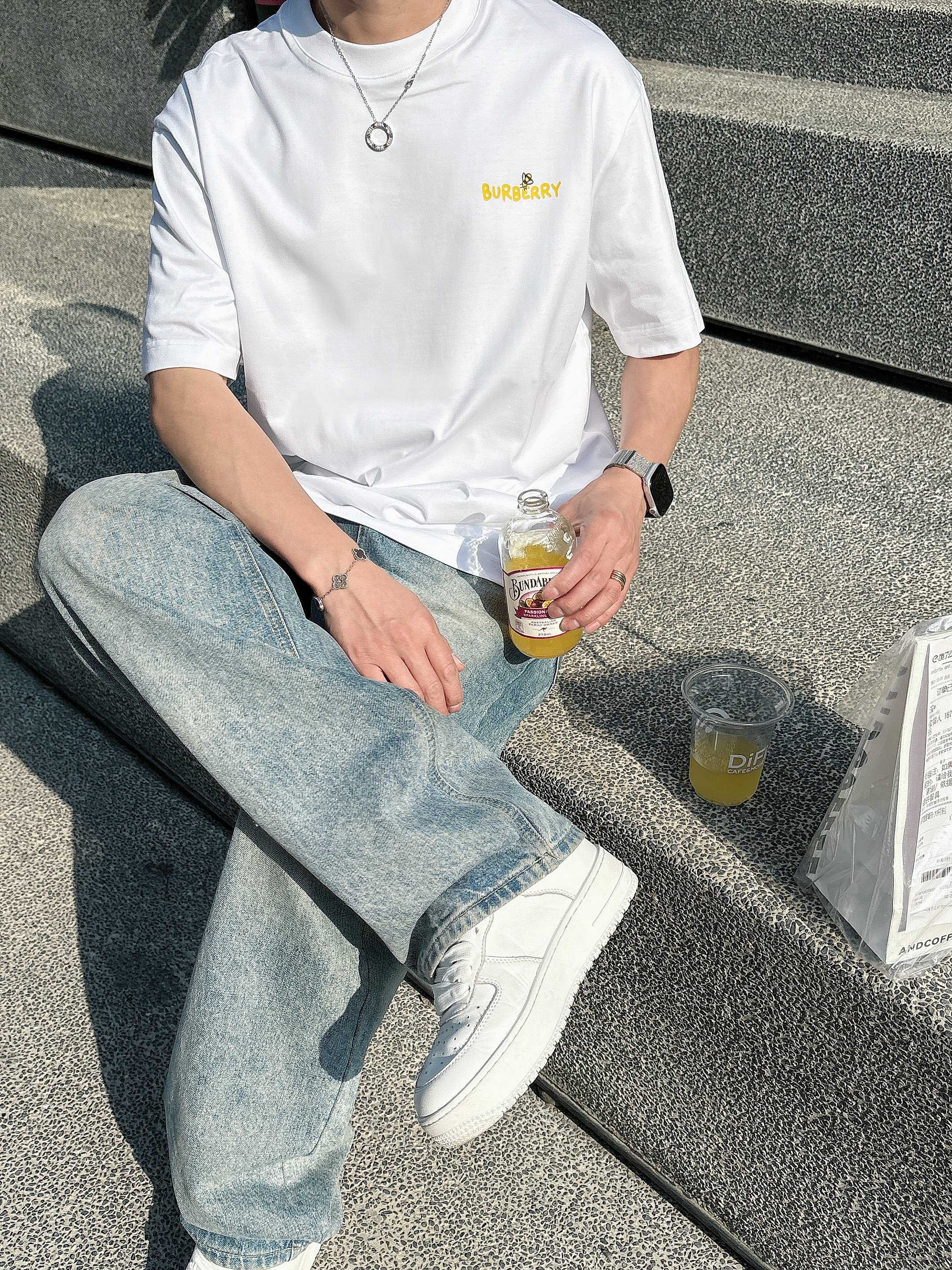 巴宝莉 2025春夏新款首发专柜最新款短袖圆领T恤 高端订制 设计前卫时尚！品牌logo重工艺设计 高端