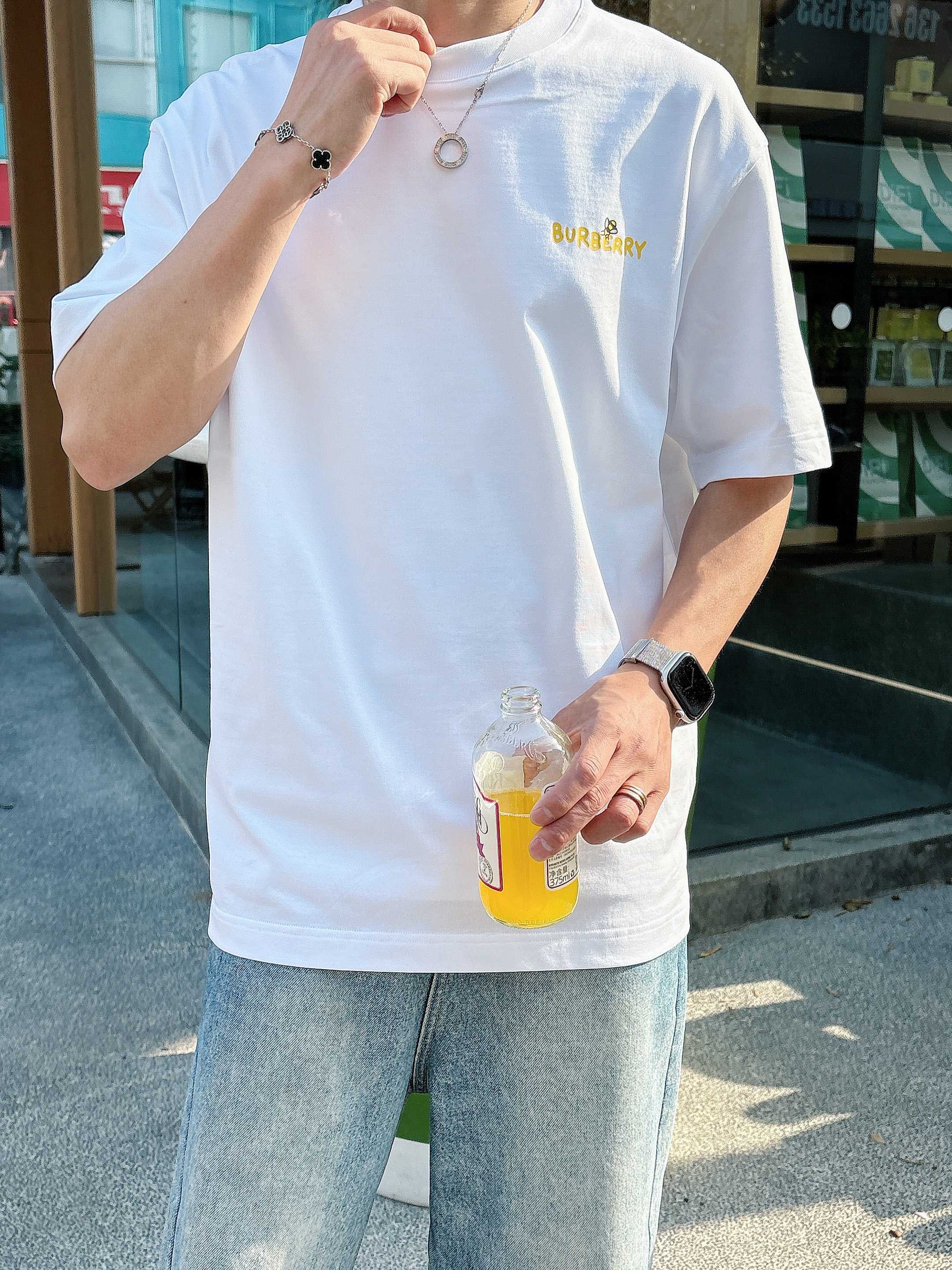 巴宝莉 2025春夏新款首发专柜最新款短袖圆领T恤 高端订制 设计前卫时尚！品牌logo重工艺设计 高端