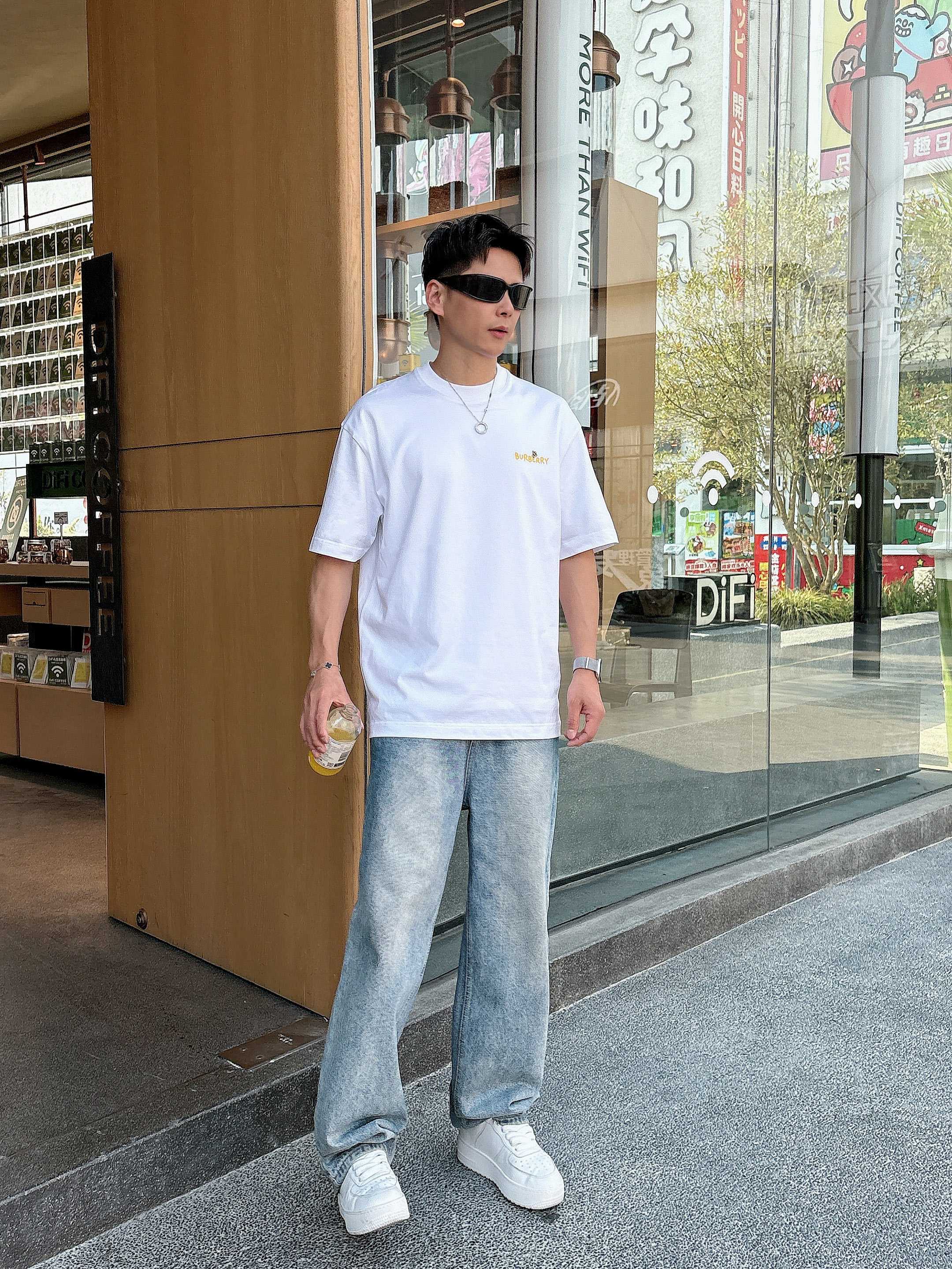 巴宝莉 2025春夏新款首发专柜最新款短袖圆领T恤 高端订制 设计前卫时尚！品牌logo重工艺设计 高端