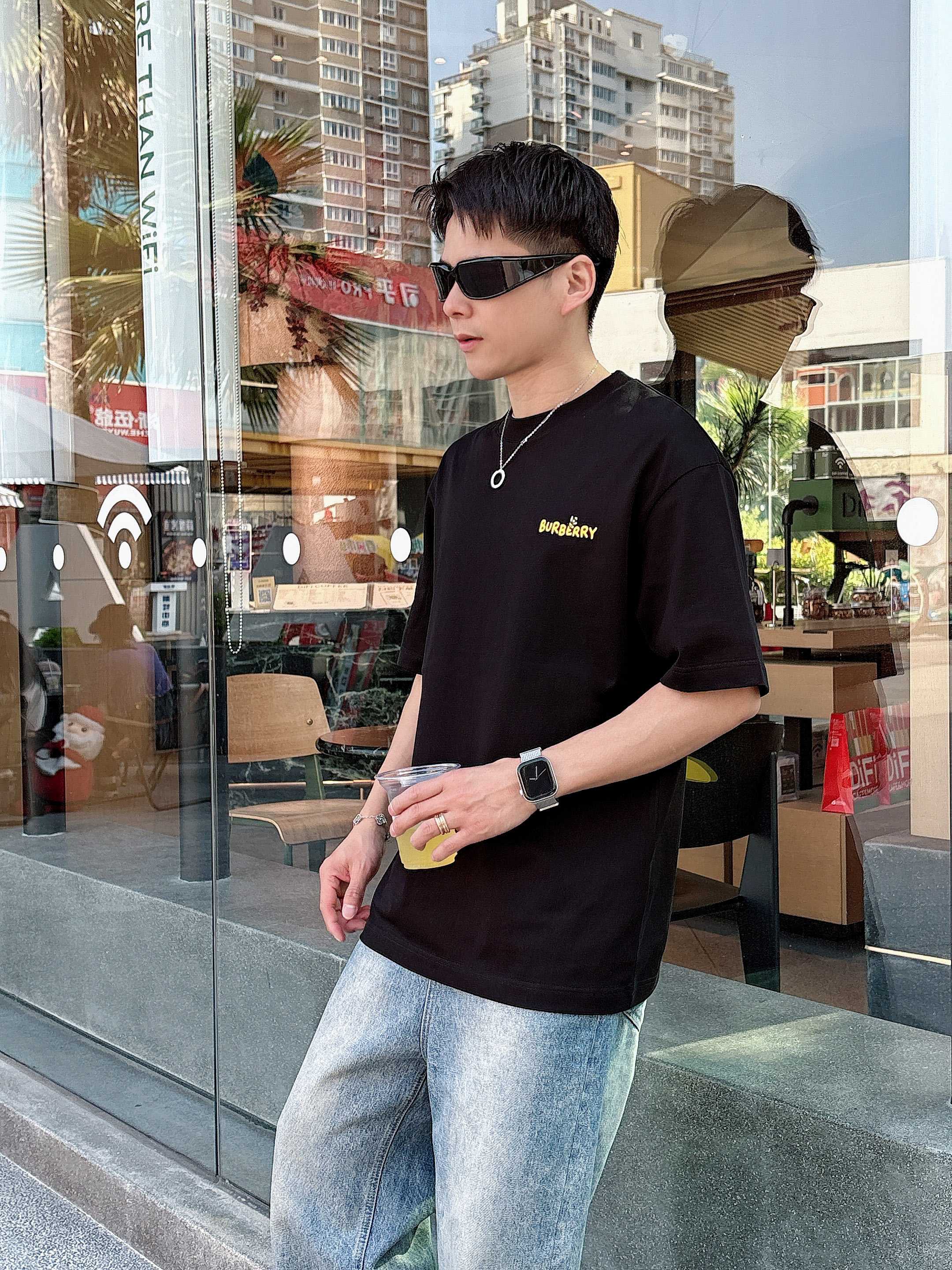 巴宝莉 2025春夏新款首发专柜最新款短袖圆领T恤 高端订制 设计前卫时尚！品牌logo重工艺设计 高端