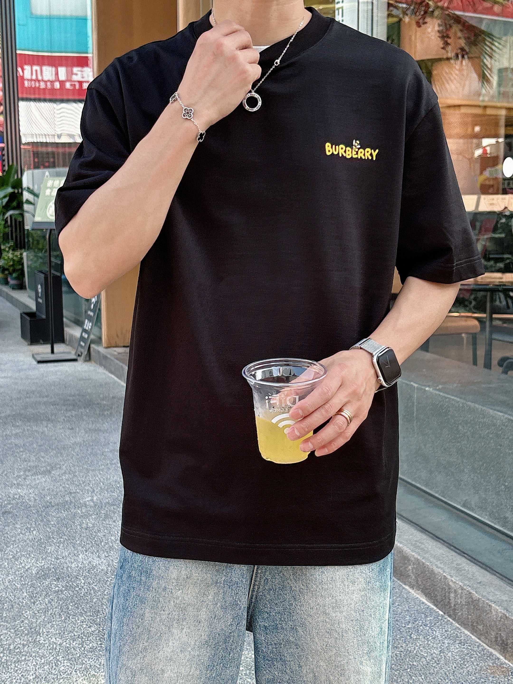 巴宝莉 2025春夏新款首发专柜最新款短袖圆领T恤 高端订制 设计前卫时尚！品牌logo重工艺设计 高端