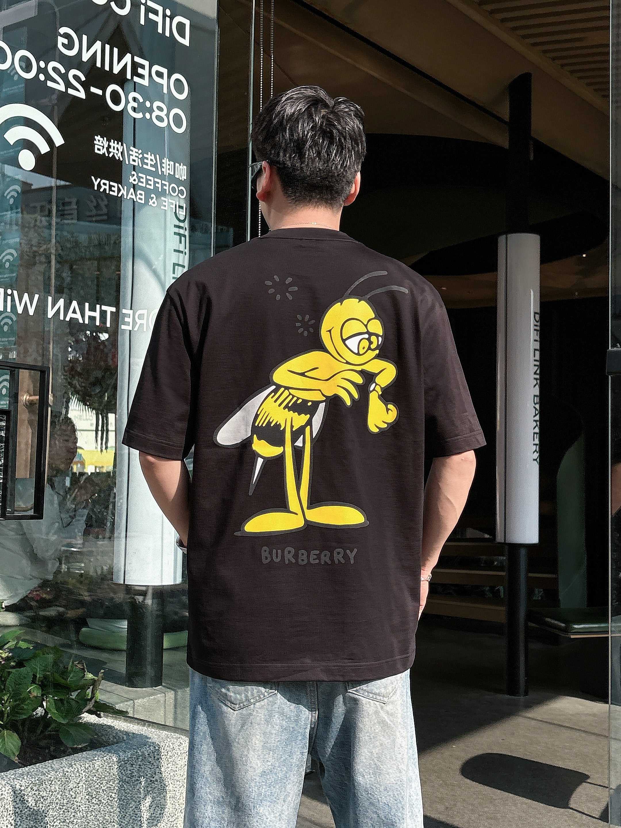 巴宝莉 2025春夏新款首发专柜最新款短袖圆领T恤 高端订制 设计前卫时尚！品牌logo重工艺设计 高端