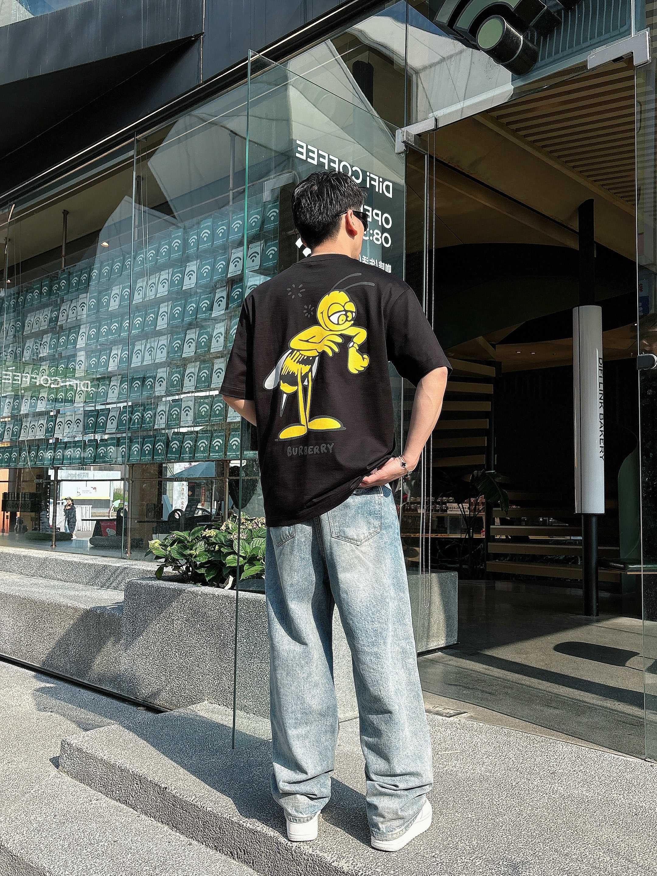 巴宝莉 2025春夏新款首发专柜最新款短袖圆领T恤 高端订制 设计前卫时尚！品牌logo重工艺设计 高端