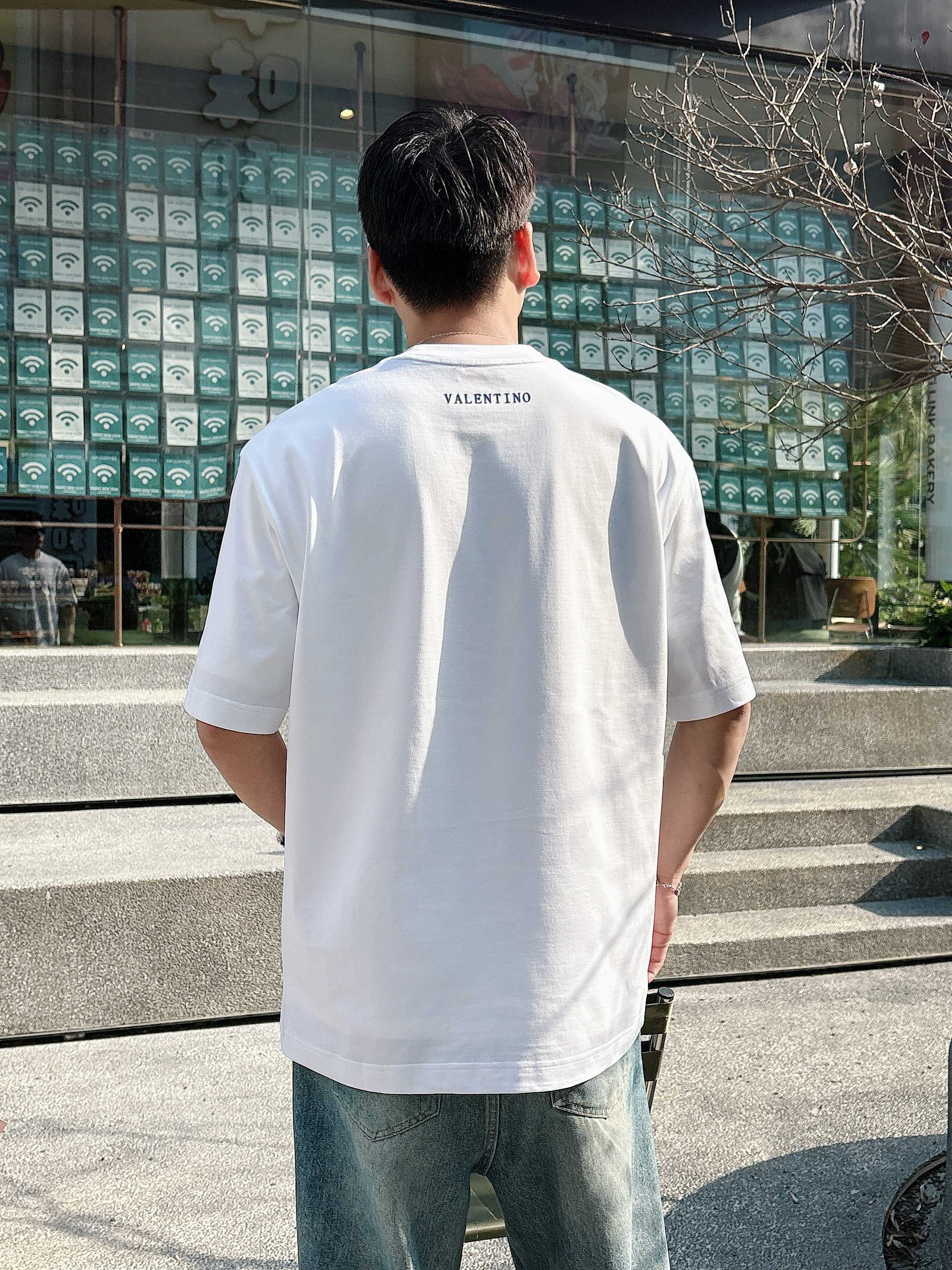 华伦天奴 2025春夏新款首发专柜最新款短袖圆领T恤 高端订制 设计前卫时尚！品牌logo重工艺设计 高