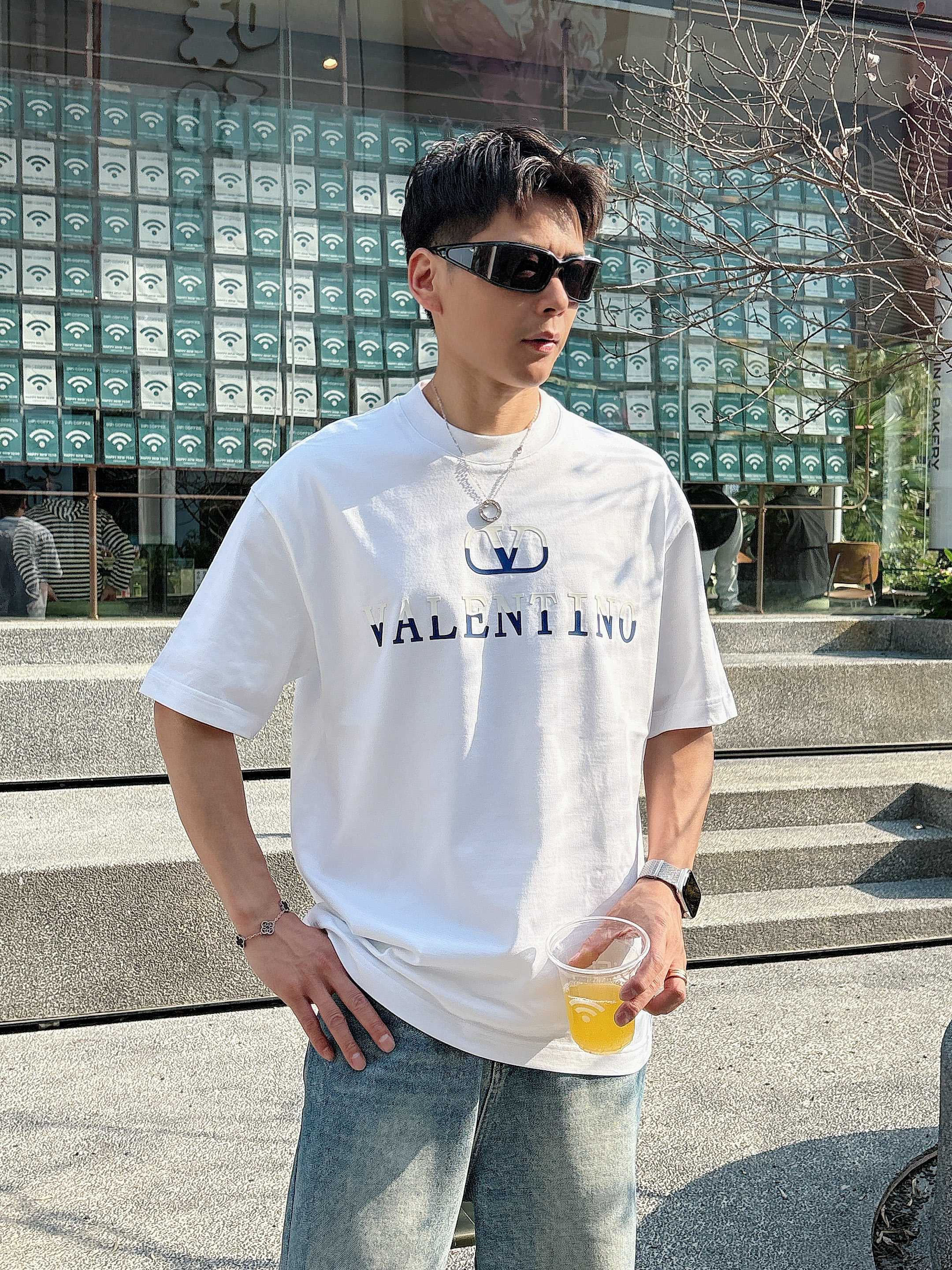 华伦天奴 2025春夏新款首发专柜最新款短袖圆领T恤 高端订制 设计前卫时尚！品牌logo重工艺设计 高