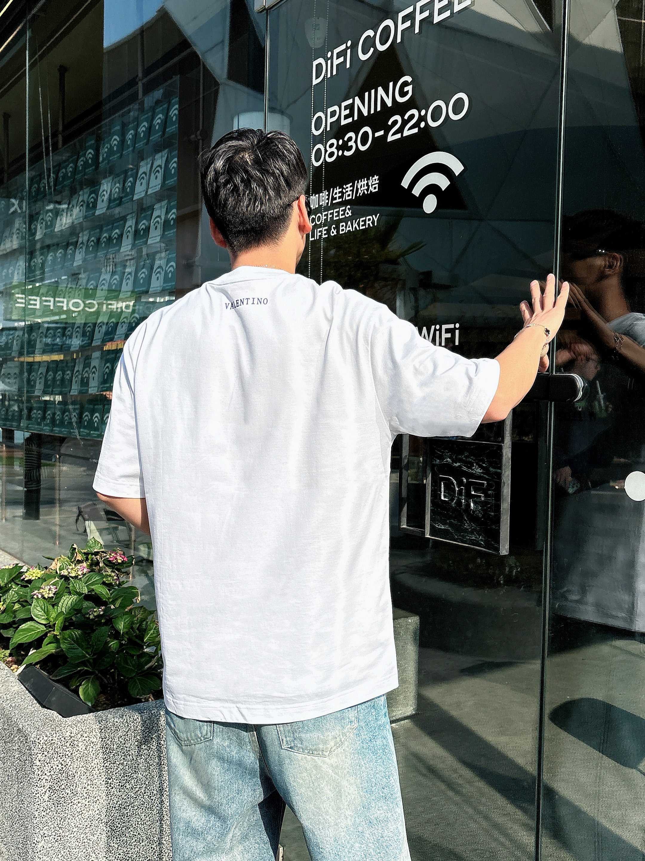 华伦天奴 2025春夏新款首发专柜最新款短袖圆领T恤 高端订制 设计前卫时尚！品牌logo重工艺设计 高