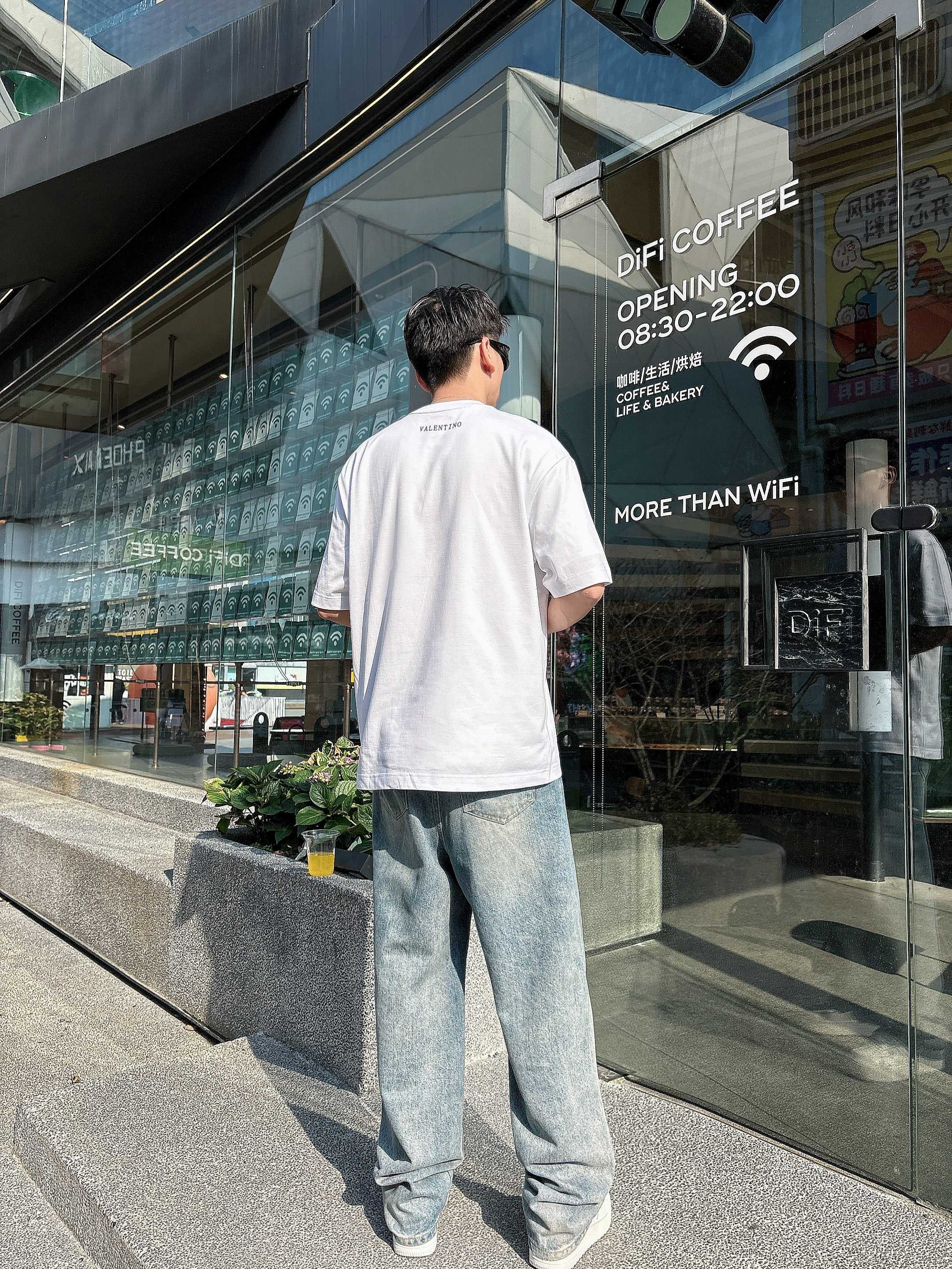 华伦天奴 2025春夏新款首发专柜最新款短袖圆领T恤 高端订制 设计前卫时尚！品牌logo重工艺设计 高