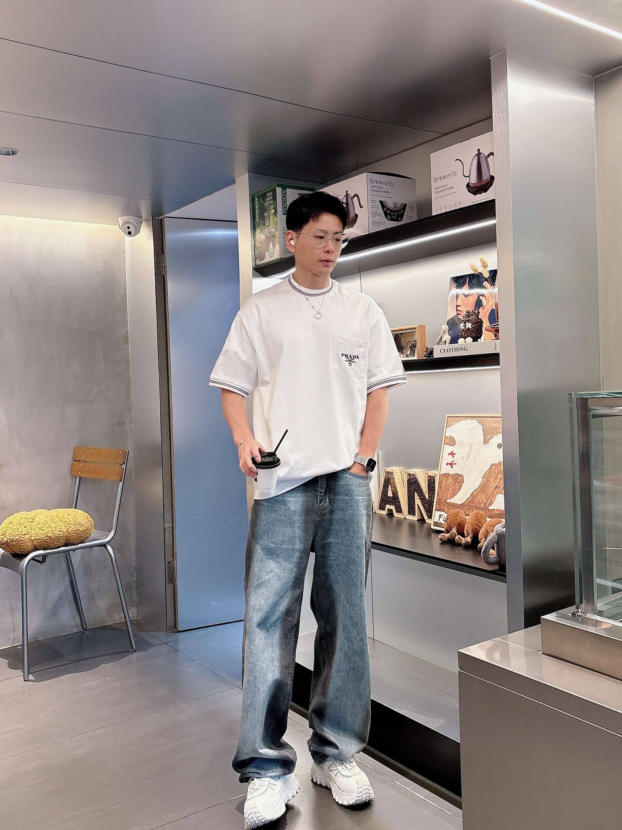 普拉达 2025春夏新款首发专柜最新款短袖圆领T恤 高端订制 设计前卫时尚！品牌logo重工艺设计 高端