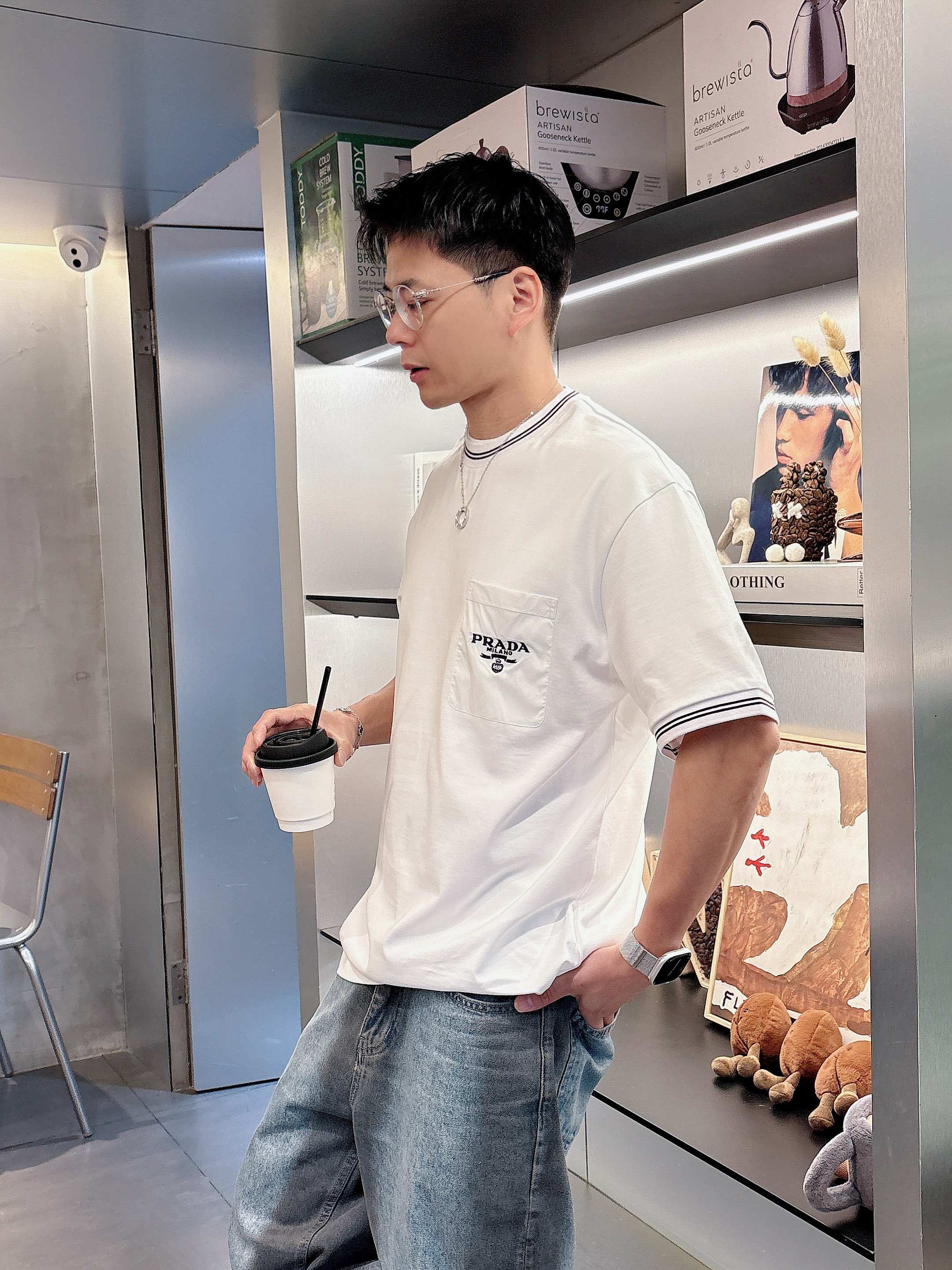 普拉达 2025春夏新款首发专柜最新款短袖圆领T恤 高端订制 设计前卫时尚！品牌logo重工艺设计 高端