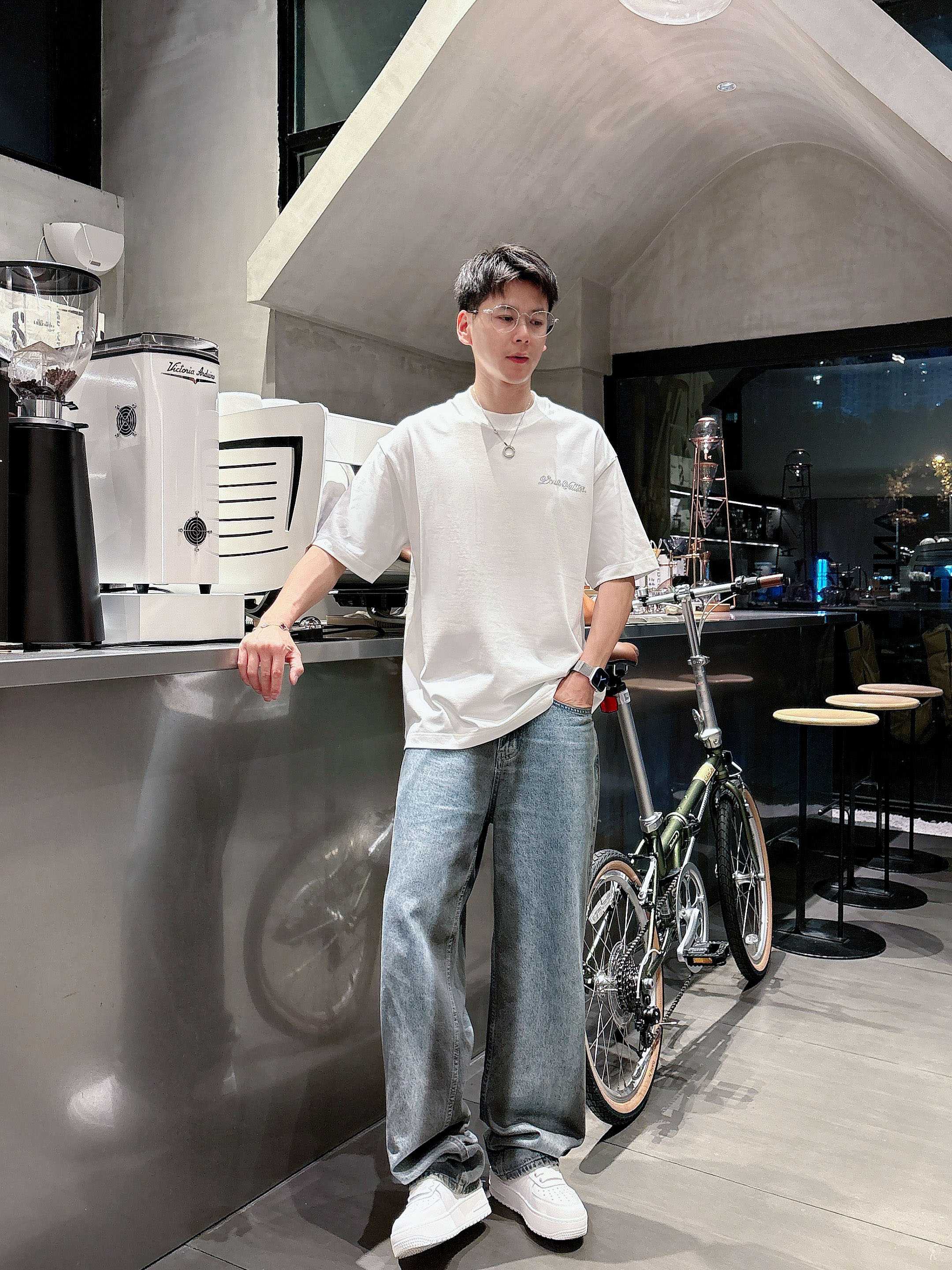 LV 2025春夏新款首发专柜最新款短袖圆领T恤 高端订制 设计前卫时尚！品牌logo重工艺设计 高端定