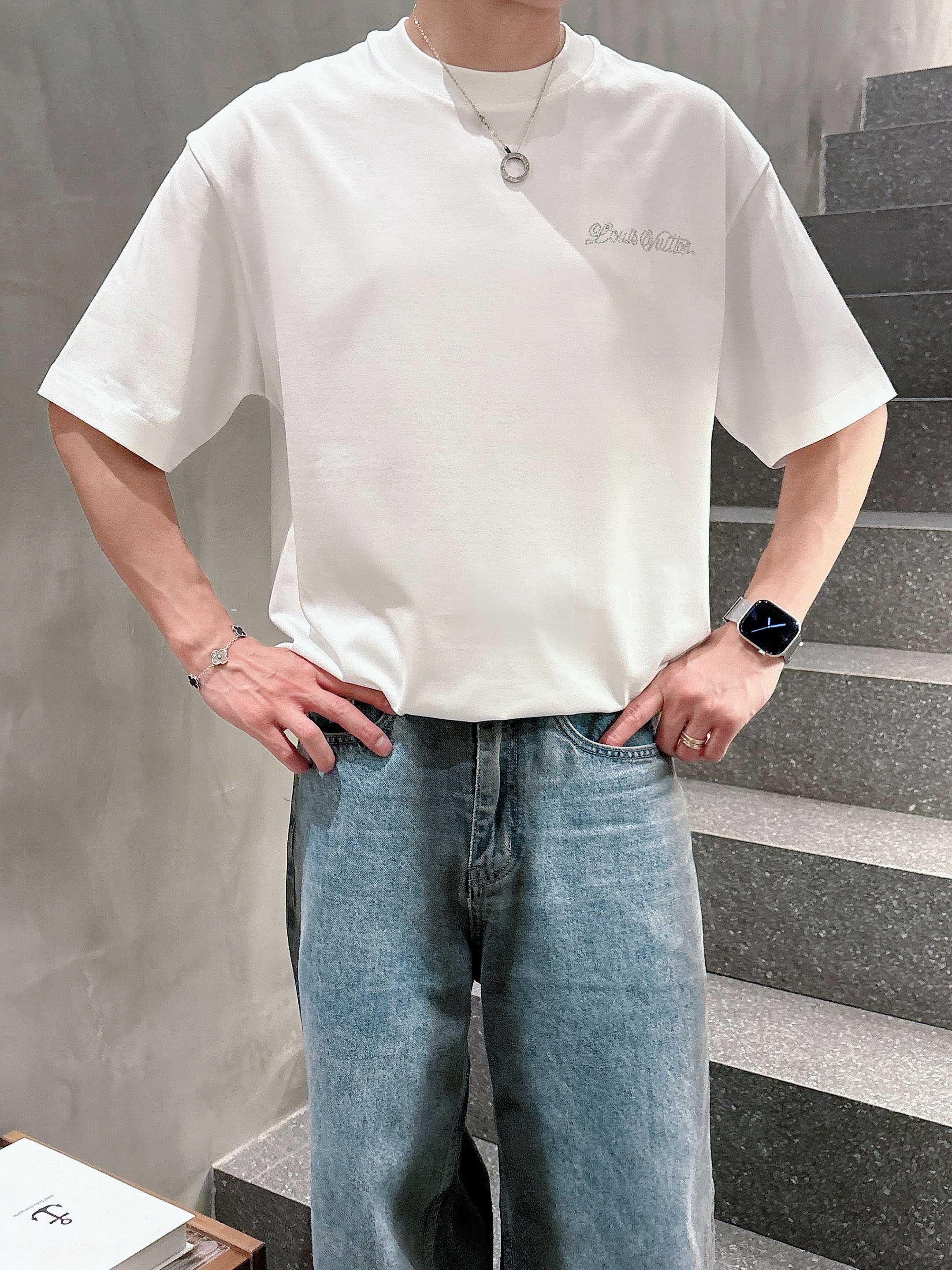 LV 2025春夏新款首发专柜最新款短袖圆领T恤 高端订制 设计前卫时尚！品牌logo重工艺设计 高端定