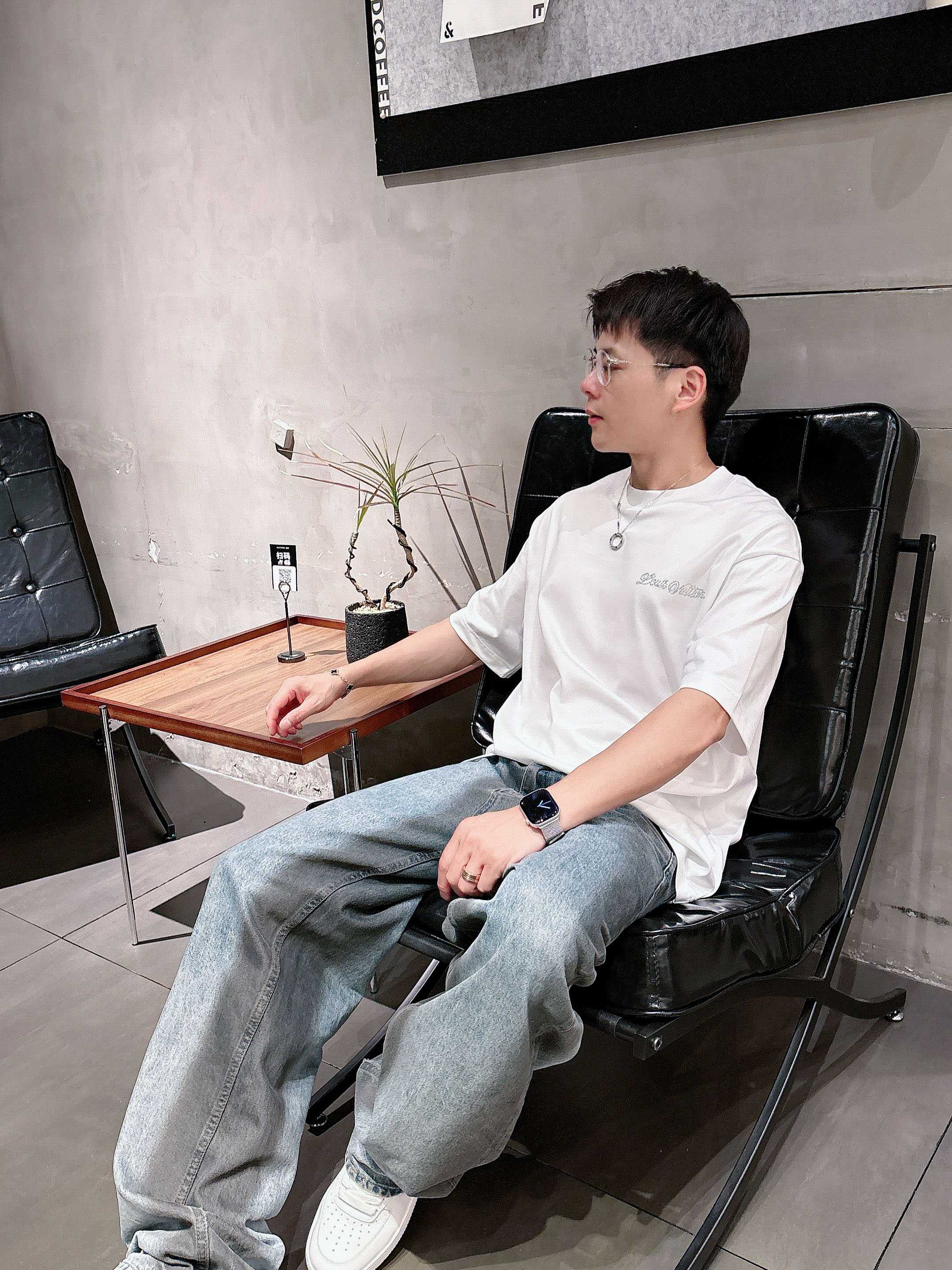 LV 2025春夏新款首发专柜最新款短袖圆领T恤 高端订制 设计前卫时尚！品牌logo重工艺设计 高端定