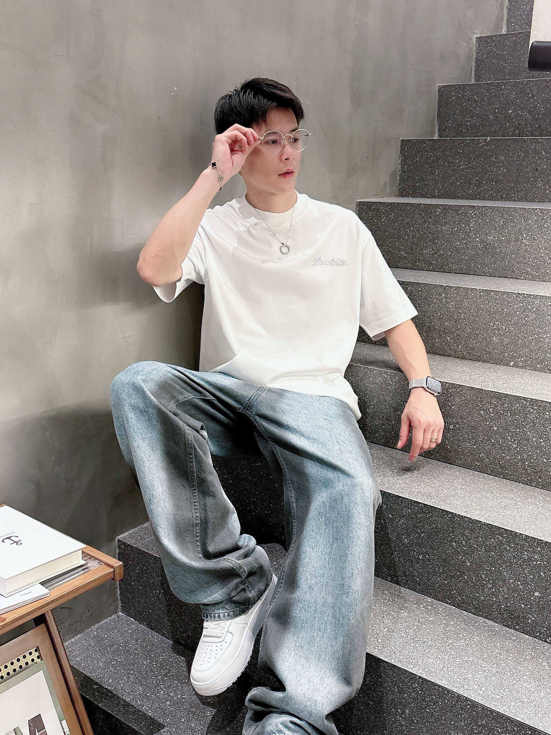 LV 2025春夏新款首发专柜最新款短袖圆领T恤 高端订制 设计前卫时尚！品牌logo重工艺设计 高端定