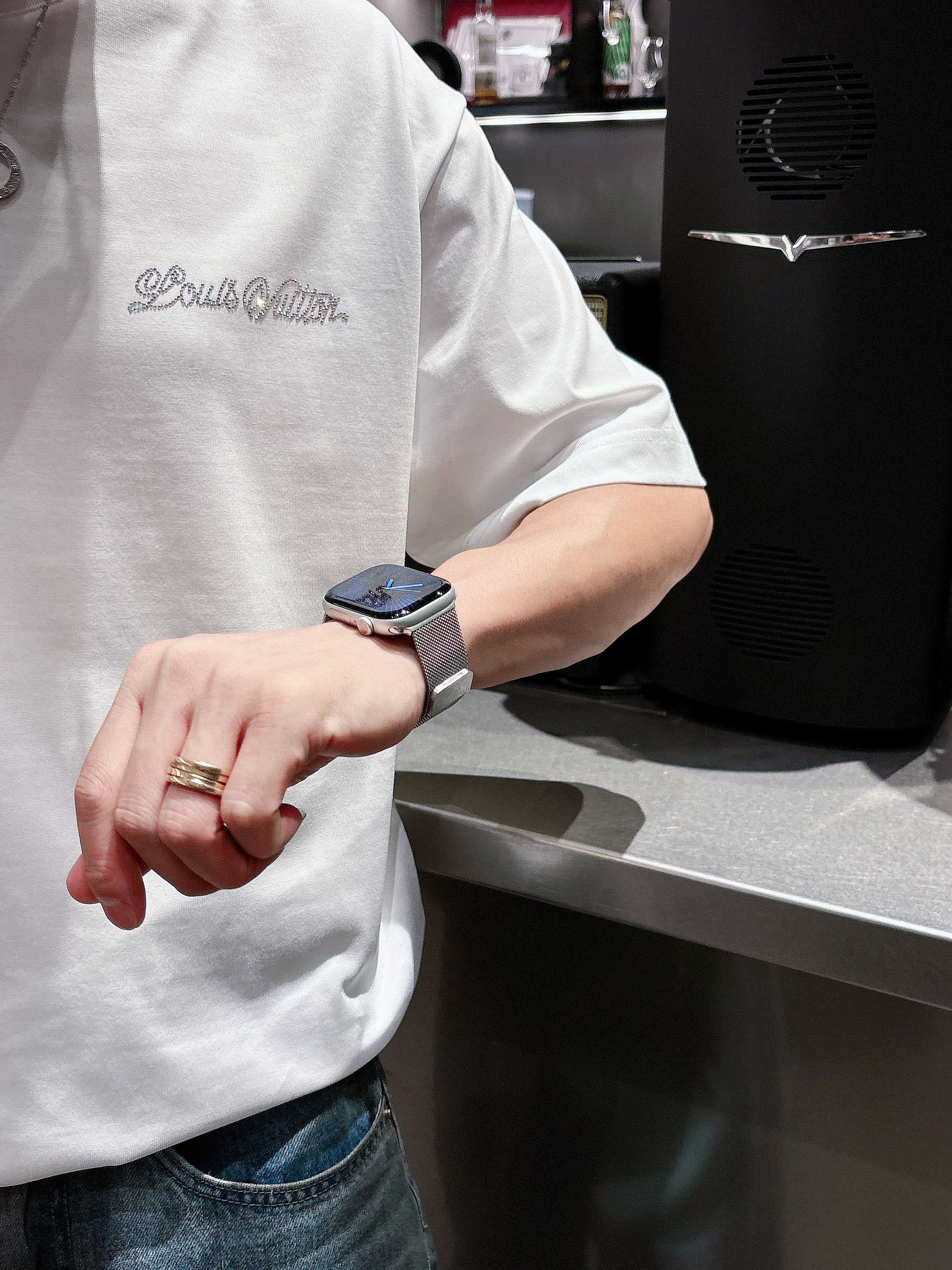 LV 2025春夏新款首发专柜最新款短袖圆领T恤 高端订制 设计前卫时尚！品牌logo重工艺设计 高端定