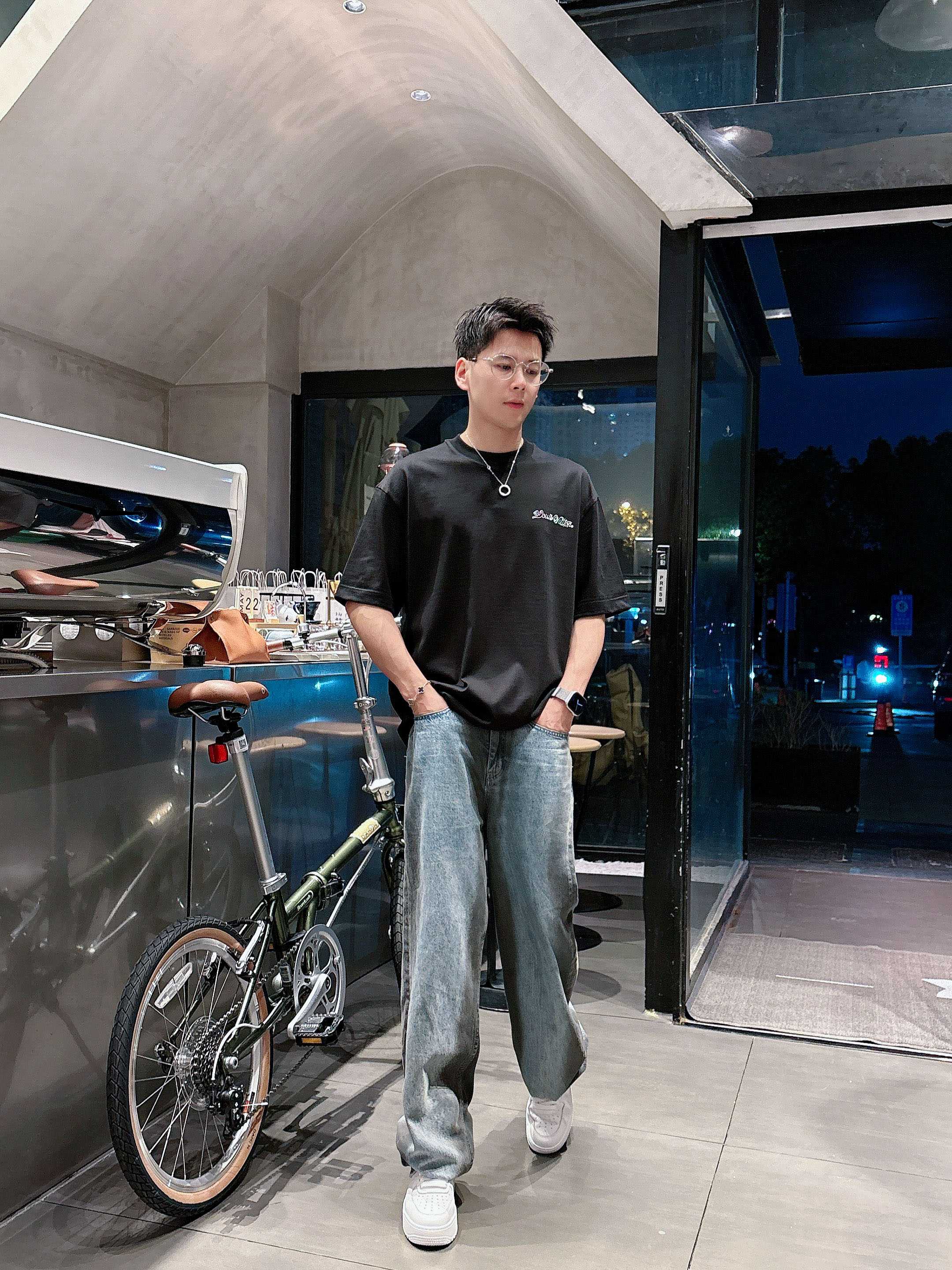 LV 2025春夏新款首发专柜最新款短袖圆领T恤 高端订制 设计前卫时尚！品牌logo重工艺设计 高端定