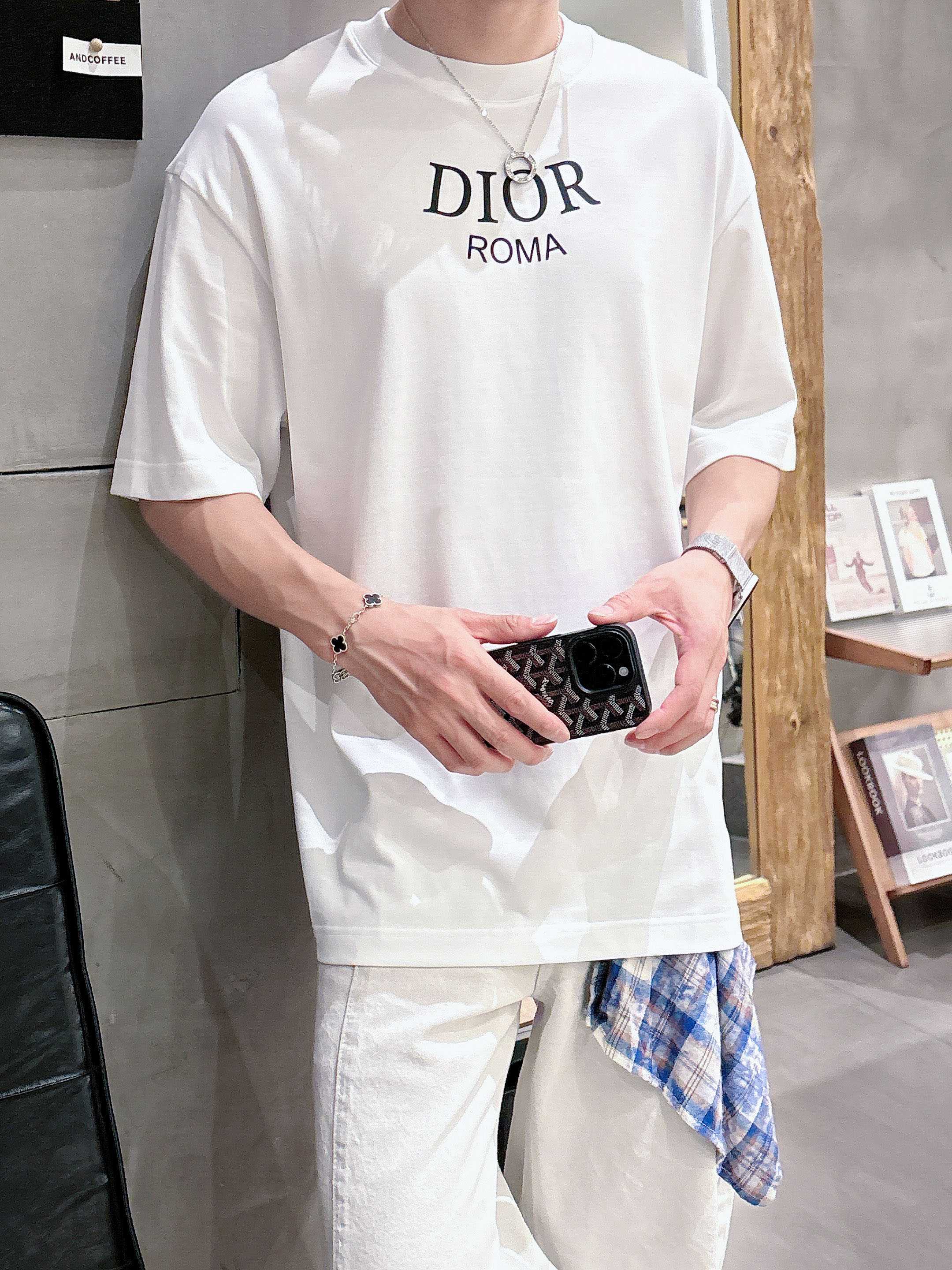 迪奥 2025春夏新款首发专柜最新款短袖圆领T恤 高端订制 设计前卫时尚！品牌logo重工艺设计 高端定