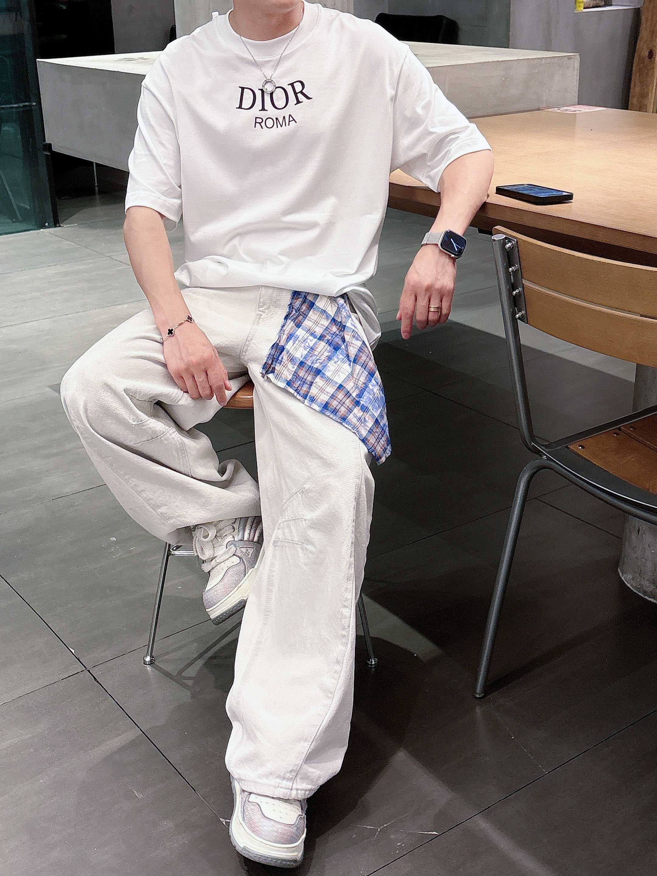 迪奥 2025春夏新款首发专柜最新款短袖圆领T恤 高端订制 设计前卫时尚！品牌logo重工艺设计 高端定