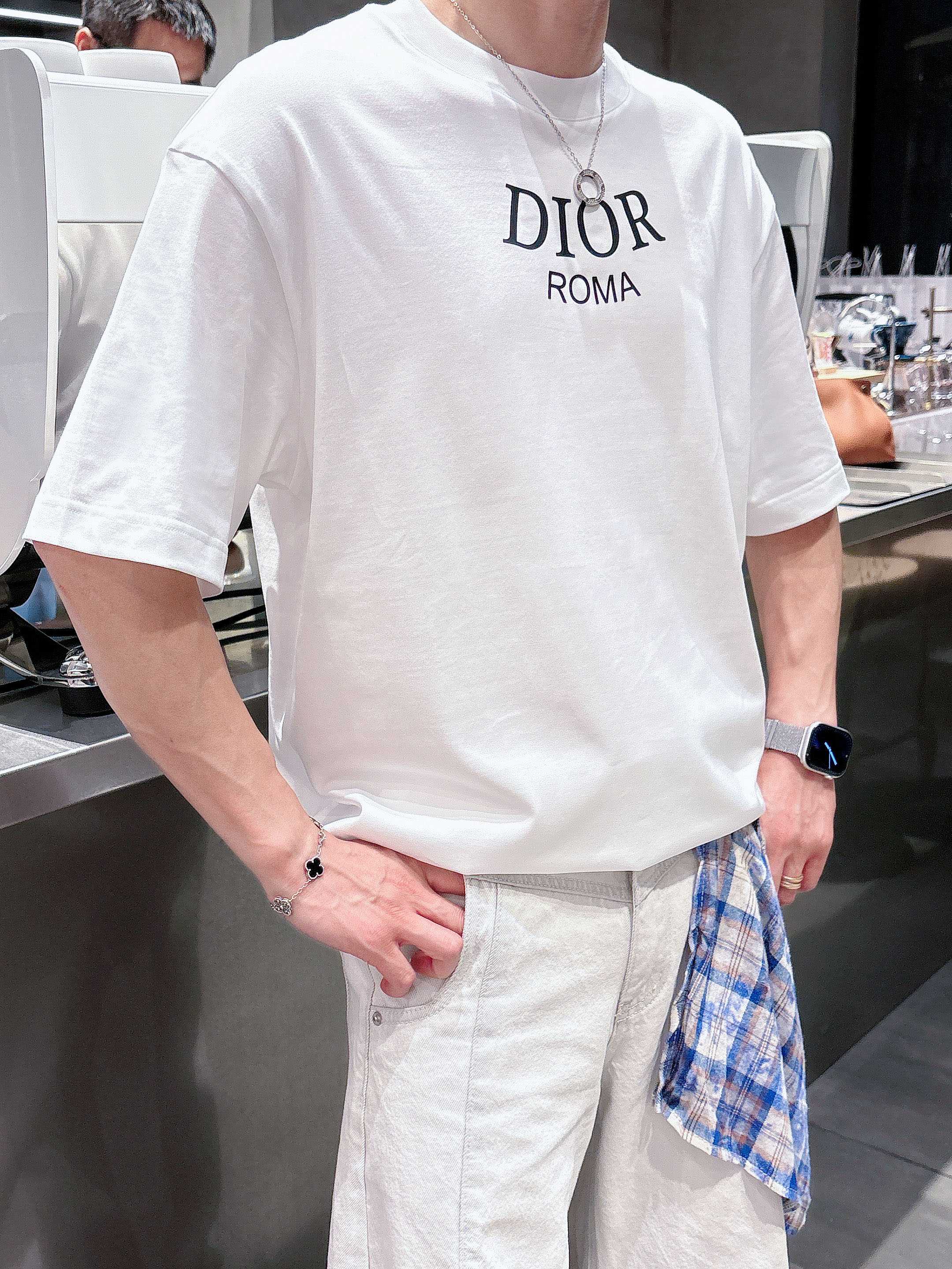 迪奥 2025春夏新款首发专柜最新款短袖圆领T恤 高端订制 设计前卫时尚！品牌logo重工艺设计 高端定