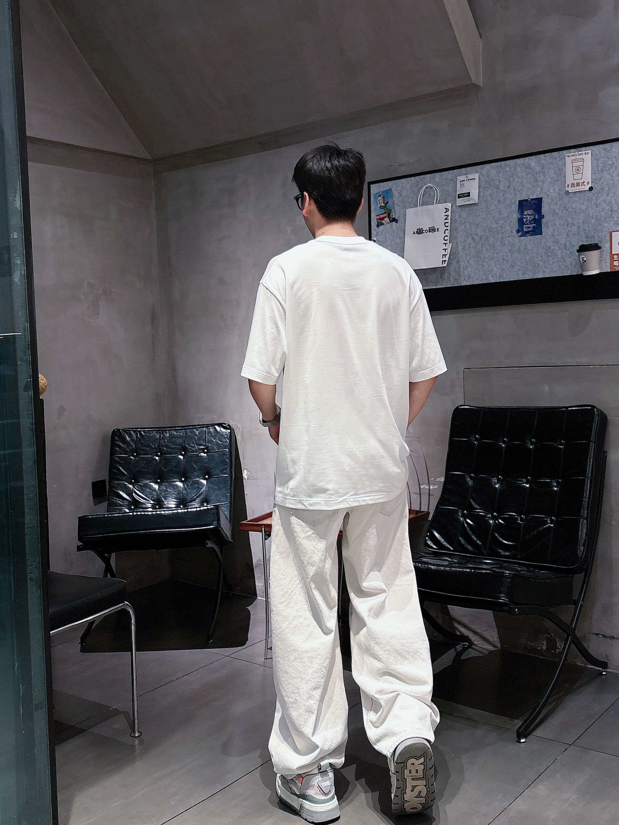 迪奥 2025春夏新款首发专柜最新款短袖圆领T恤 高端订制 设计前卫时尚！品牌logo重工艺设计 高端定