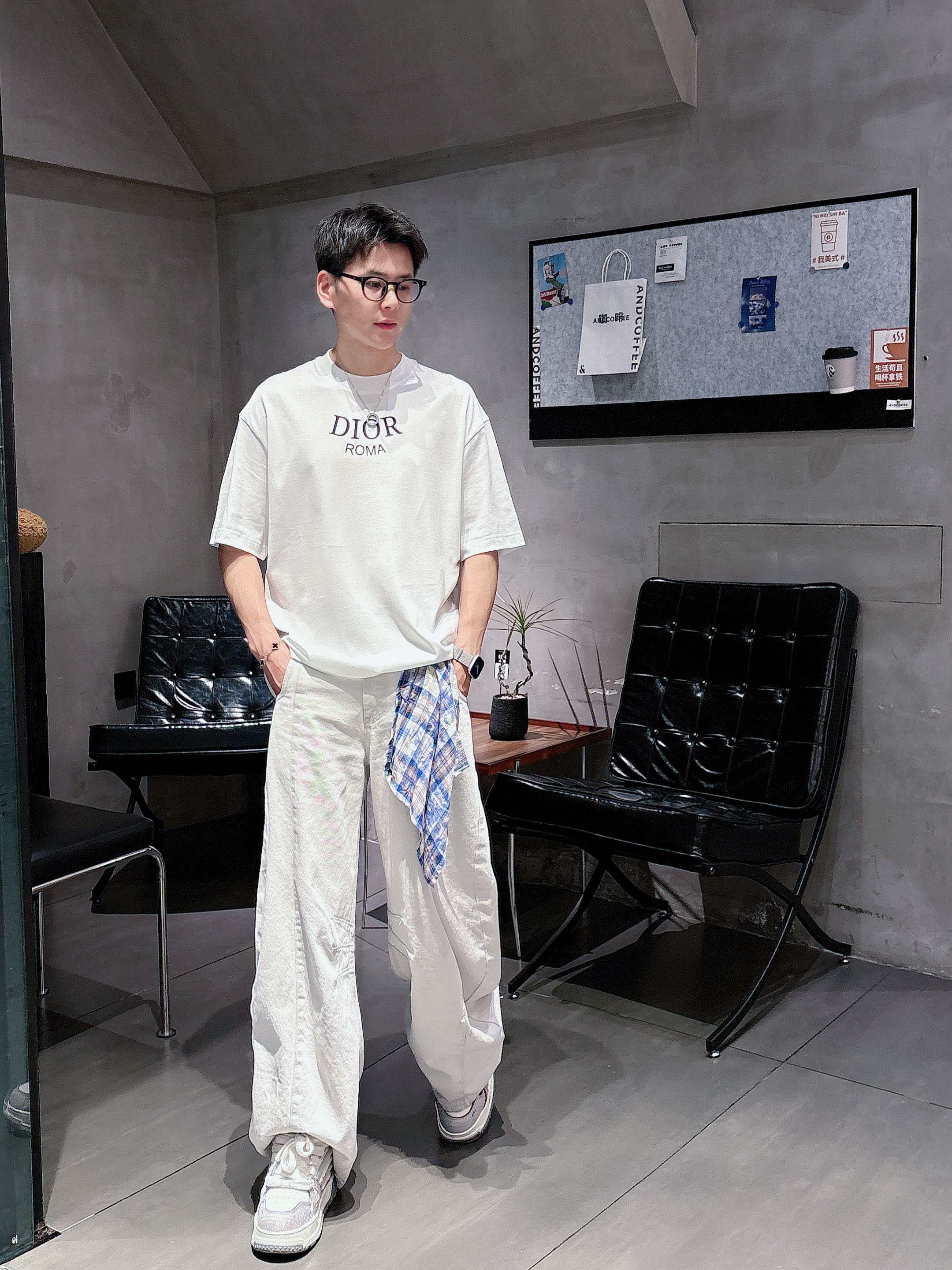 迪奥 2025春夏新款首发专柜最新款短袖圆领T恤 高端订制 设计前卫时尚！品牌logo重工艺设计 高端定