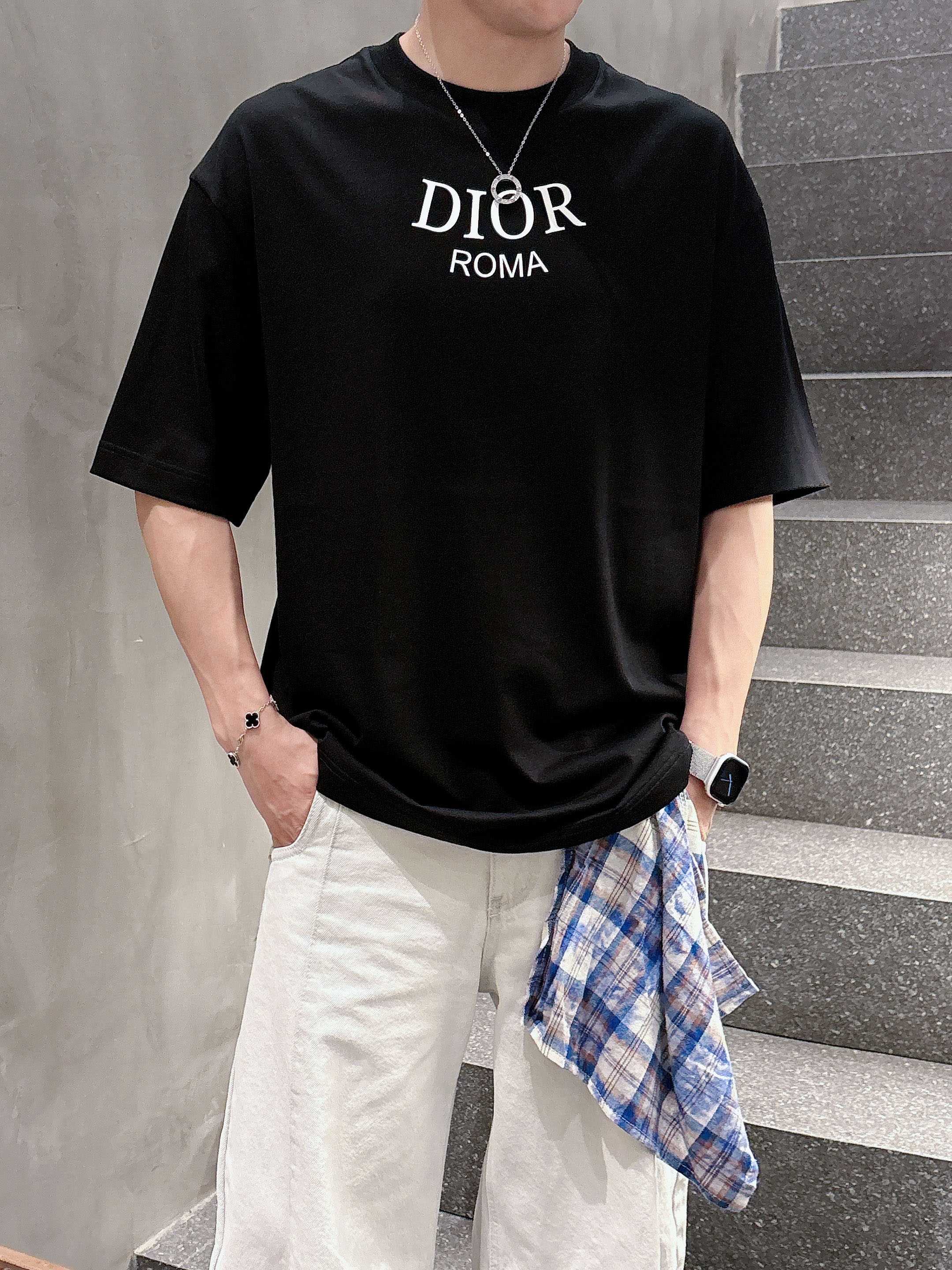 迪奥 2025春夏新款首发专柜最新款短袖圆领T恤 高端订制 设计前卫时尚！品牌logo重工艺设计 高端定