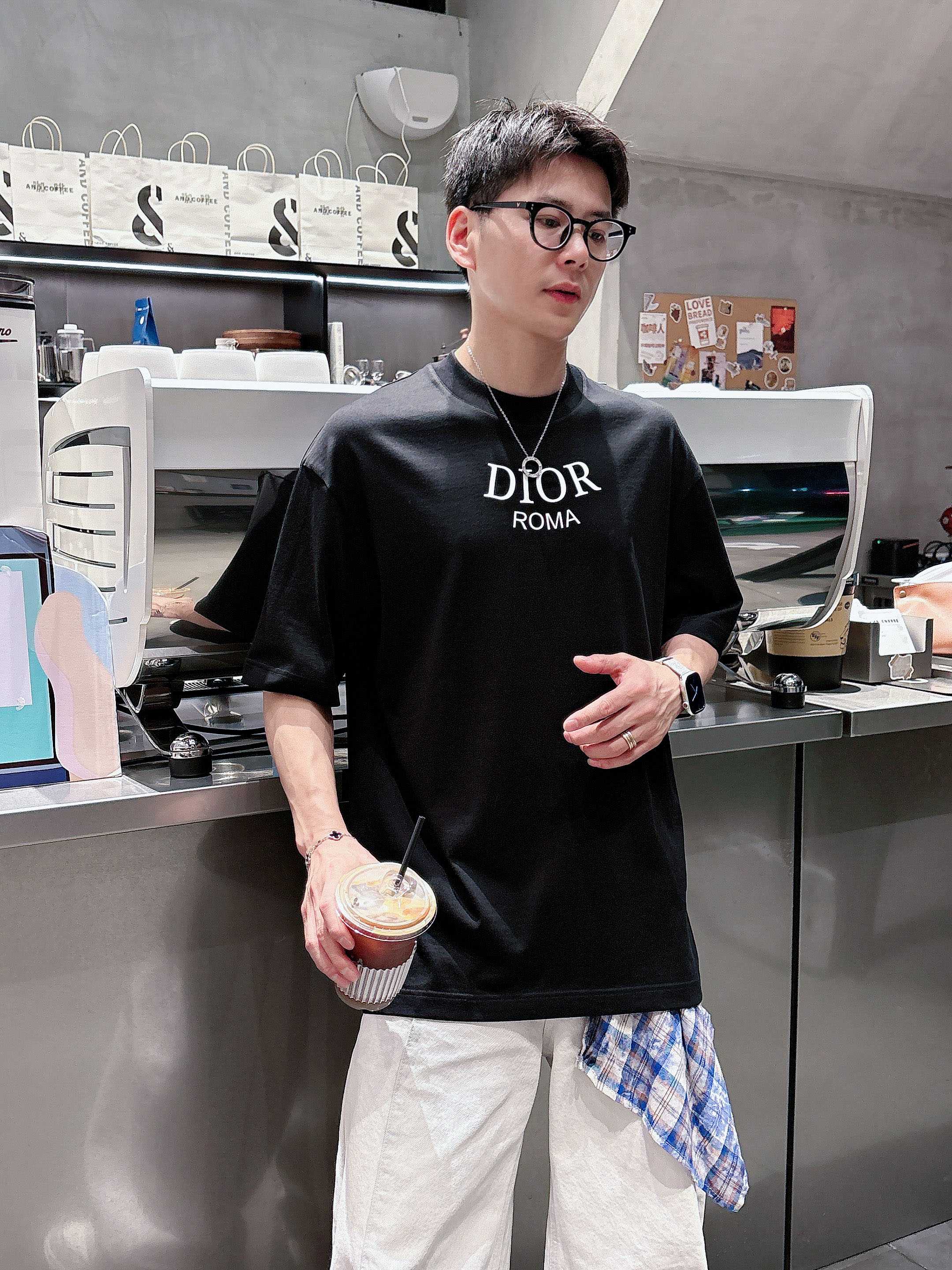 迪奥 2025春夏新款首发专柜最新款短袖圆领T恤 高端订制 设计前卫时尚！品牌logo重工艺设计 高端定