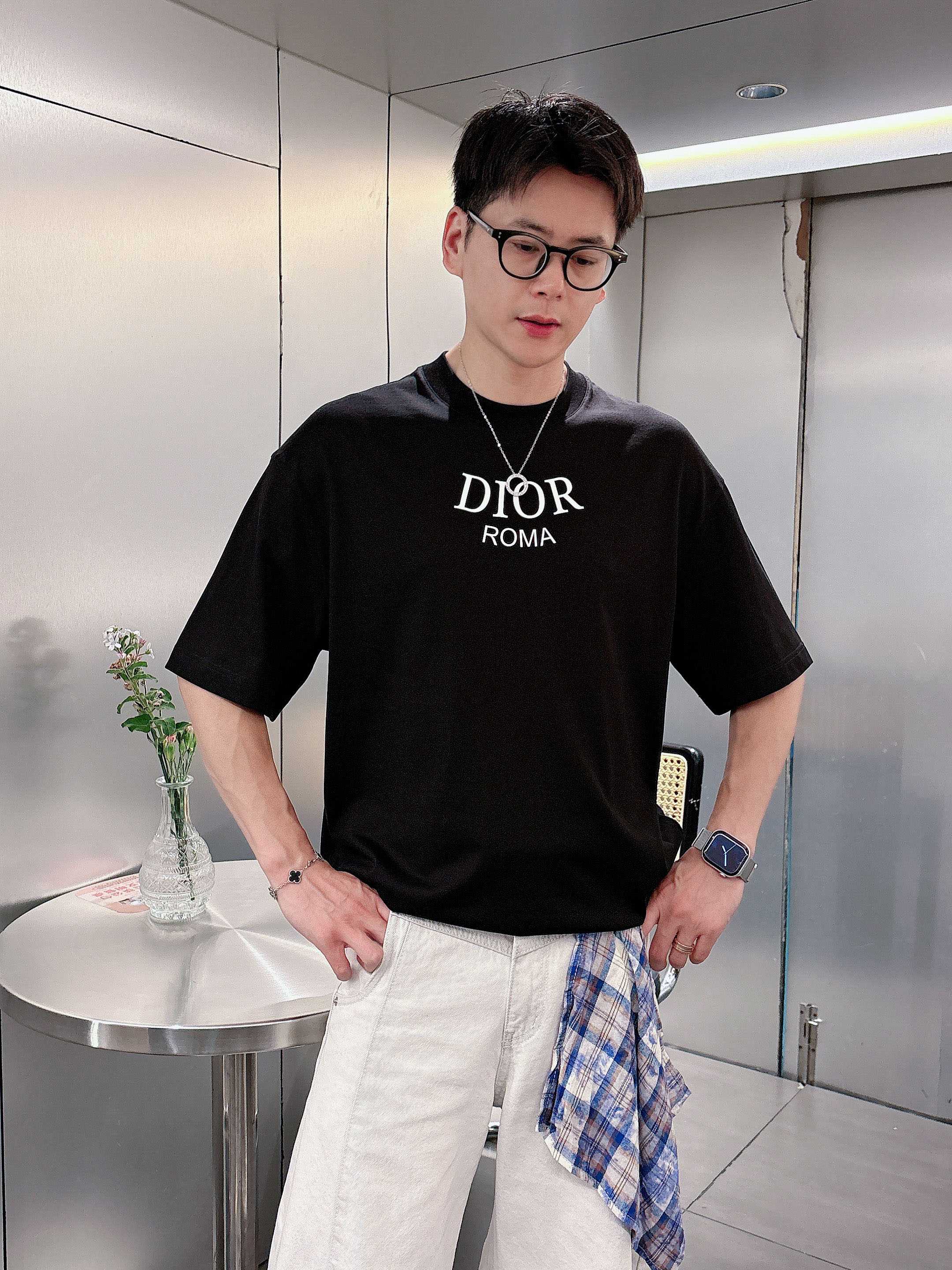 迪奥 2025春夏新款首发专柜最新款短袖圆领T恤 高端订制 设计前卫时尚！品牌logo重工艺设计 高端定