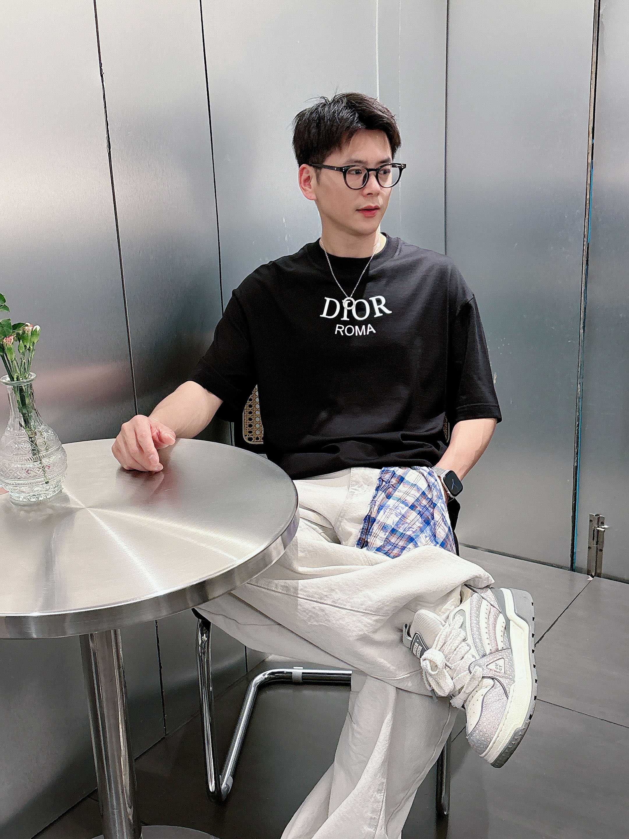 迪奥 2025春夏新款首发专柜最新款短袖圆领T恤 高端订制 设计前卫时尚！品牌logo重工艺设计 高端定