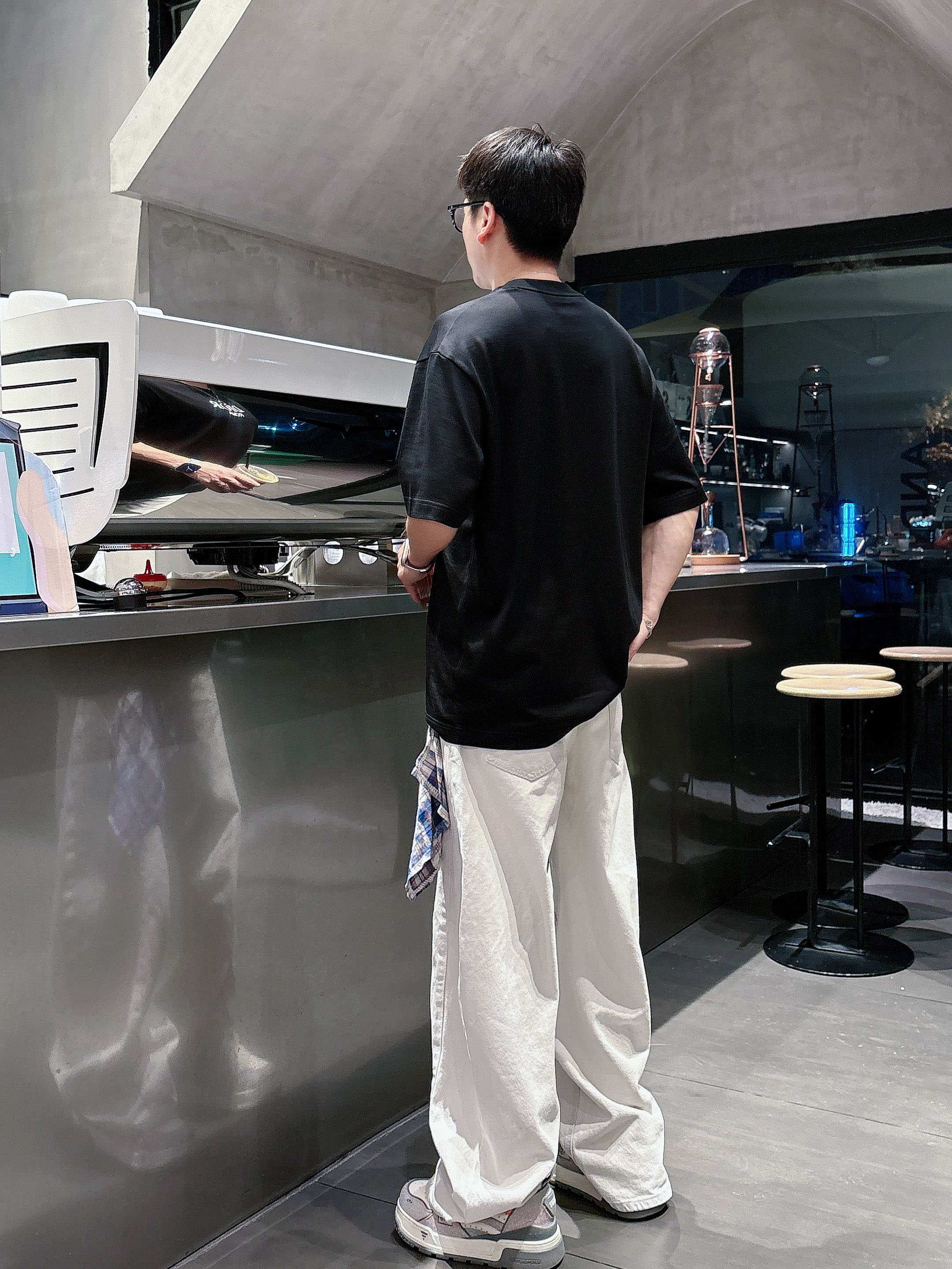 迪奥 2025春夏新款首发专柜最新款短袖圆领T恤 高端订制 设计前卫时尚！品牌logo重工艺设计 高端定