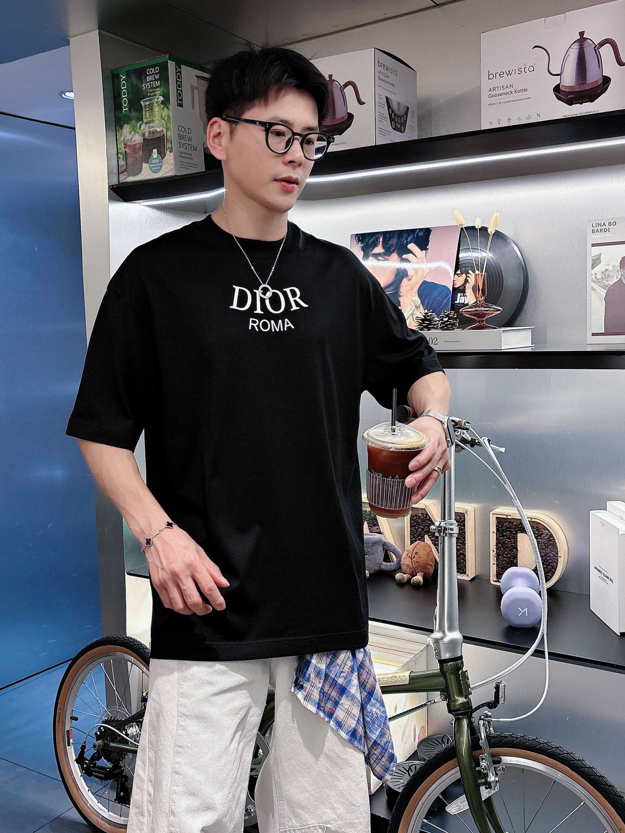 迪奥 2025春夏新款首发专柜最新款短袖圆领T恤 高端订制 设计前卫时尚！品牌logo重工艺设计 高端定