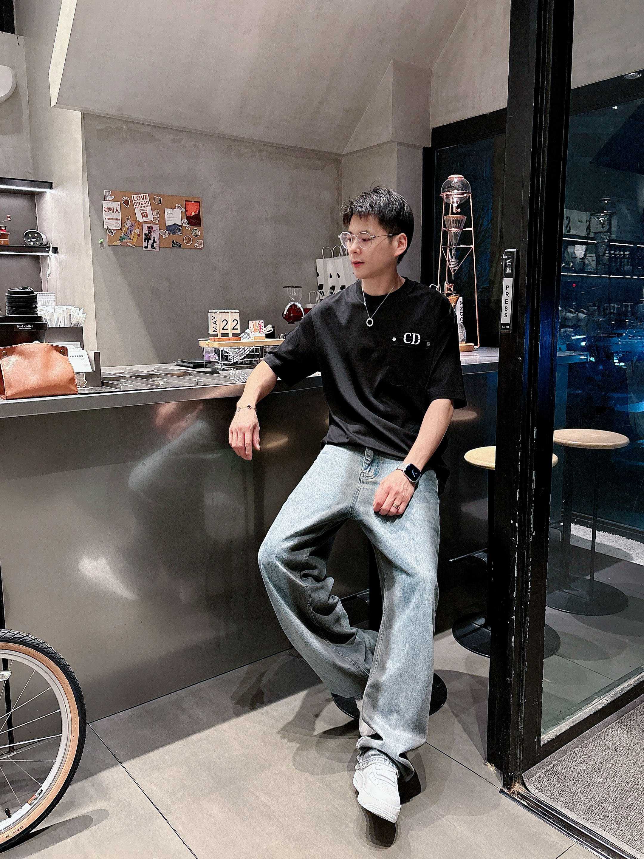 迪奥 2025春夏新款首发专柜最新款短袖圆领T恤 高端订制 设计前卫时尚！品牌logo重工艺设计 高端定