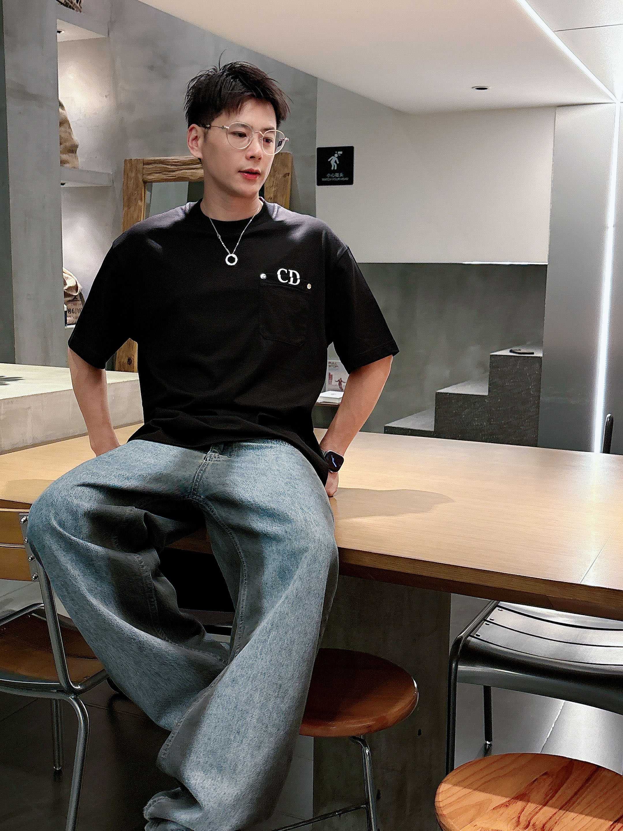 迪奥 2025春夏新款首发专柜最新款短袖圆领T恤 高端订制 设计前卫时尚！品牌logo重工艺设计 高端定