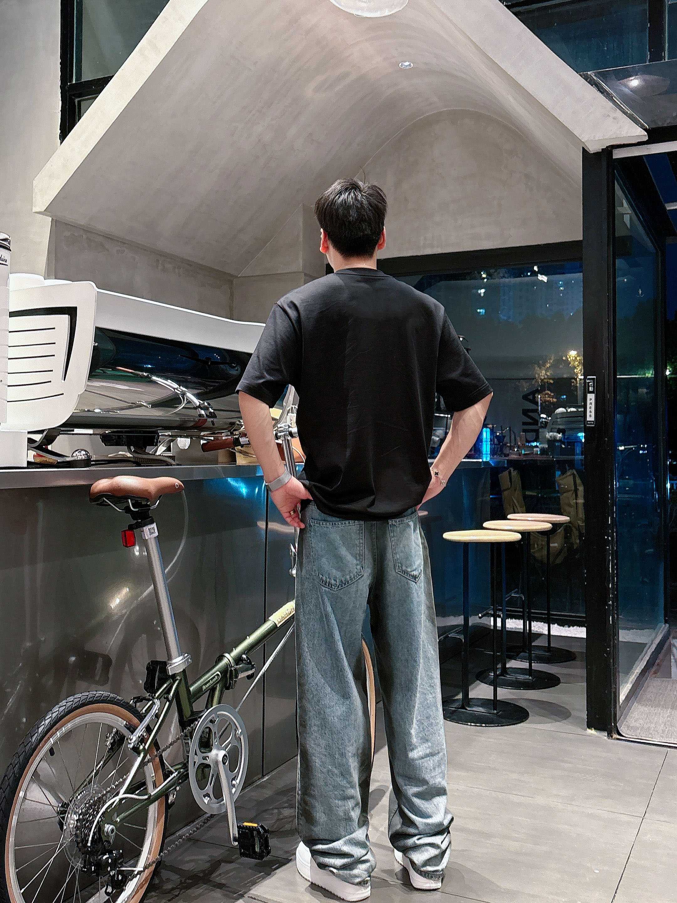 迪奥 2025春夏新款首发专柜最新款短袖圆领T恤 高端订制 设计前卫时尚！品牌logo重工艺设计 高端定