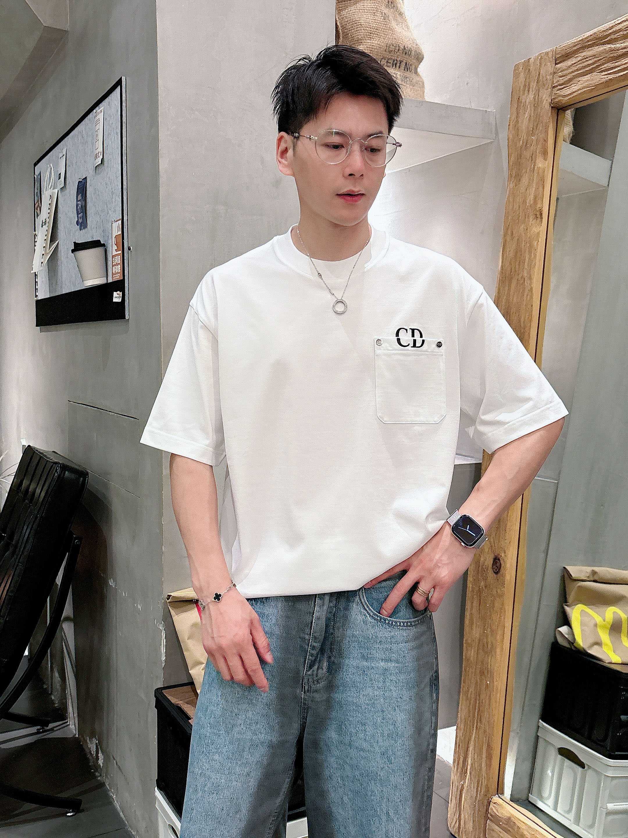 迪奥 2025春夏新款首发专柜最新款短袖圆领T恤 高端订制 设计前卫时尚！品牌logo重工艺设计 高端定