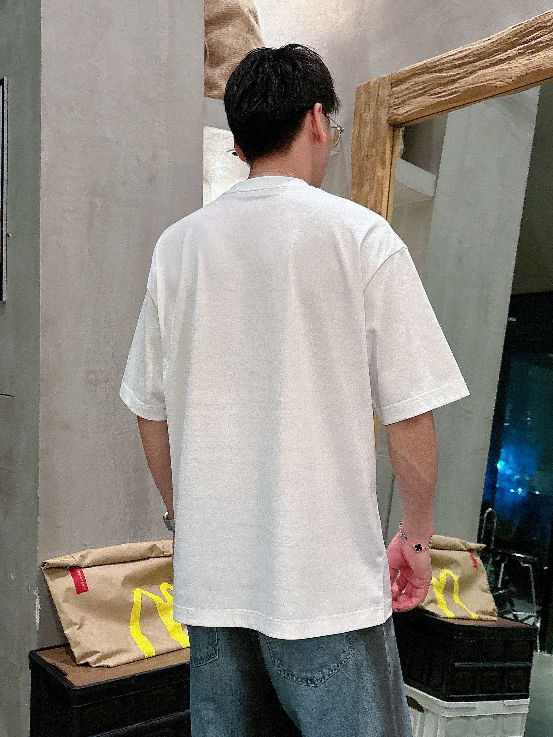 迪奥 2025春夏新款首发专柜最新款短袖圆领T恤 高端订制 设计前卫时尚！品牌logo重工艺设计 高端定