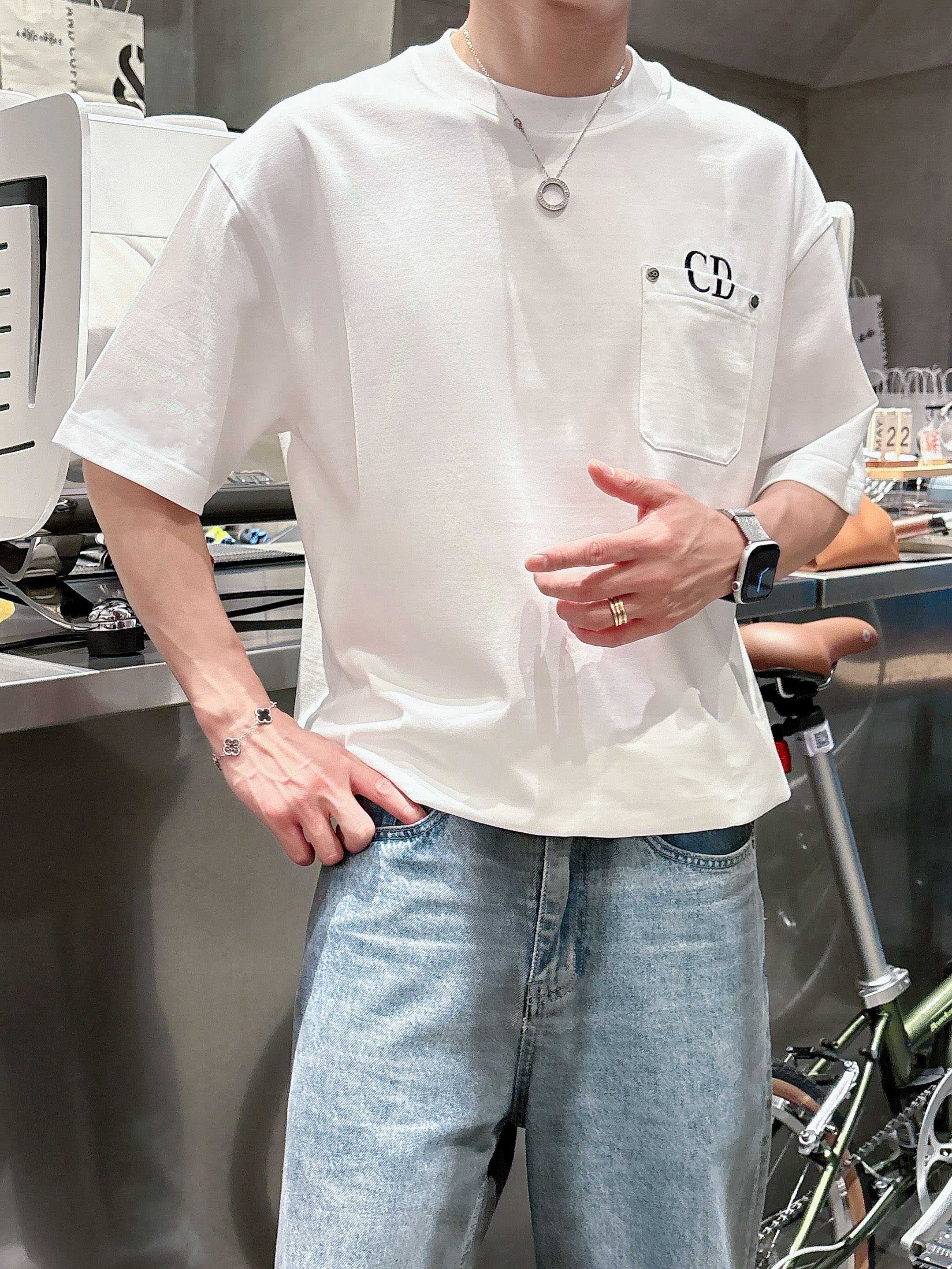 迪奥 2025春夏新款首发专柜最新款短袖圆领T恤 高端订制 设计前卫时尚！品牌logo重工艺设计 高端定