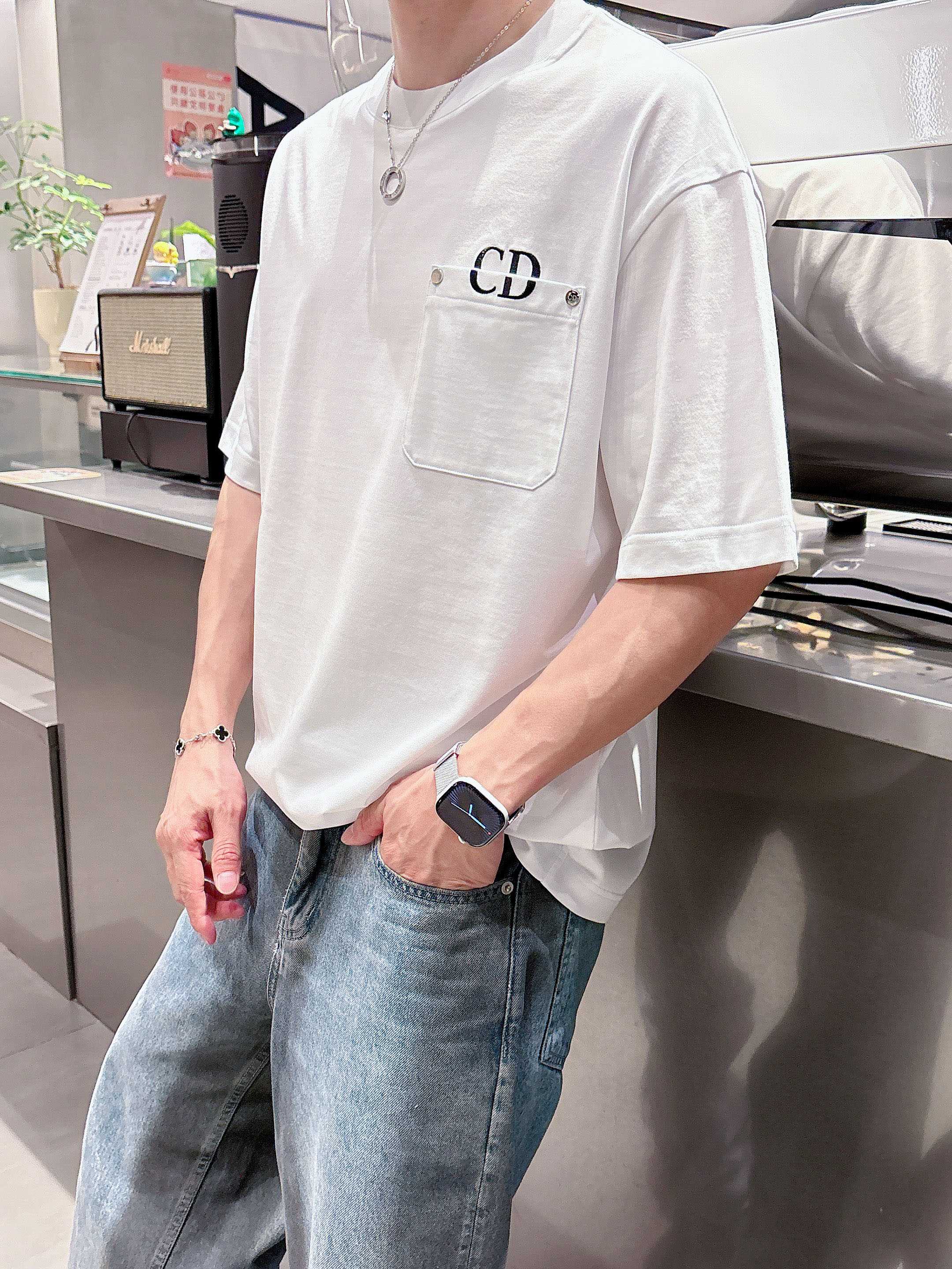 迪奥 2025春夏新款首发专柜最新款短袖圆领T恤 高端订制 设计前卫时尚！品牌logo重工艺设计 高端定