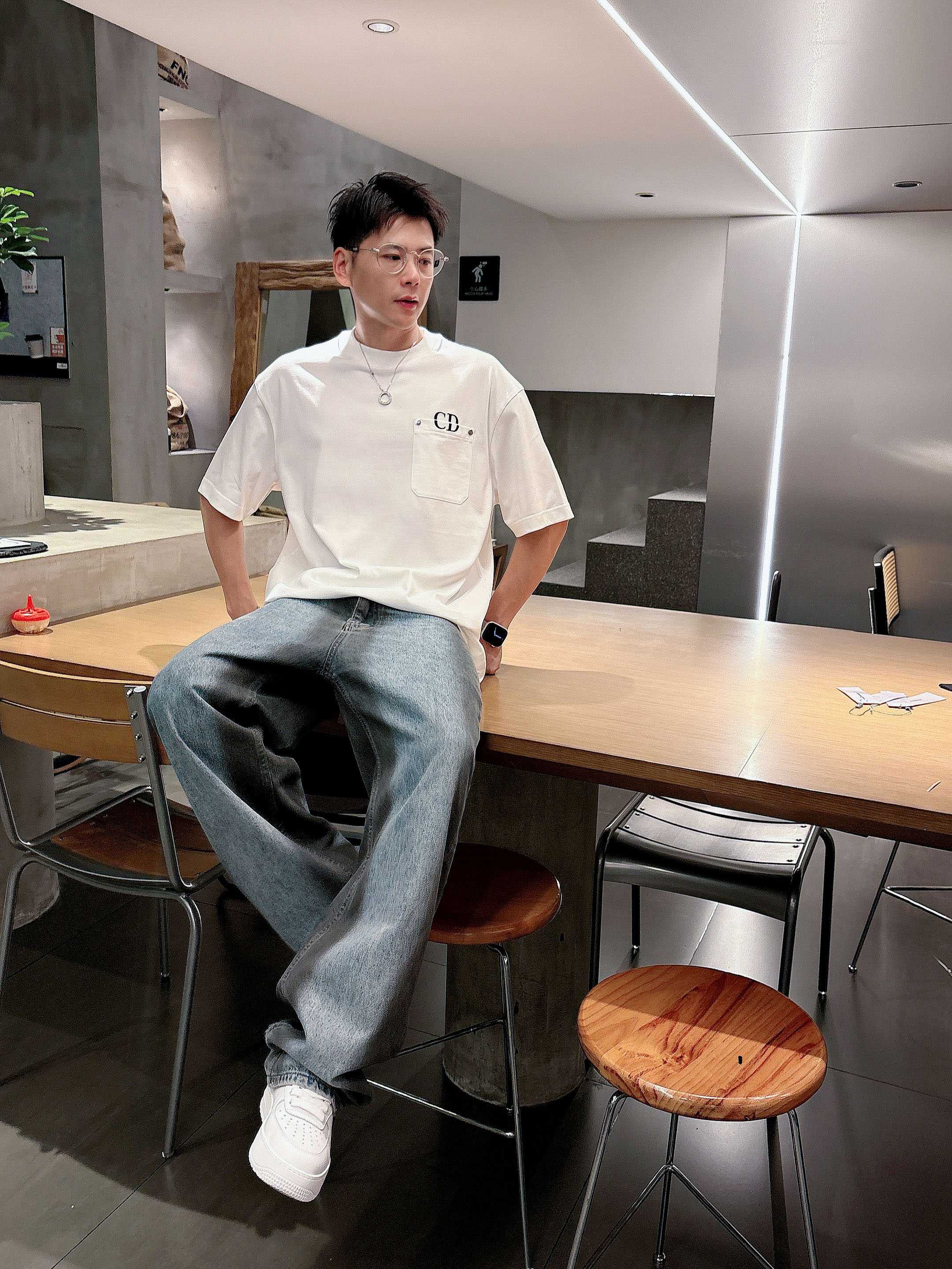 迪奥 2025春夏新款首发专柜最新款短袖圆领T恤 高端订制 设计前卫时尚！品牌logo重工艺设计 高端定