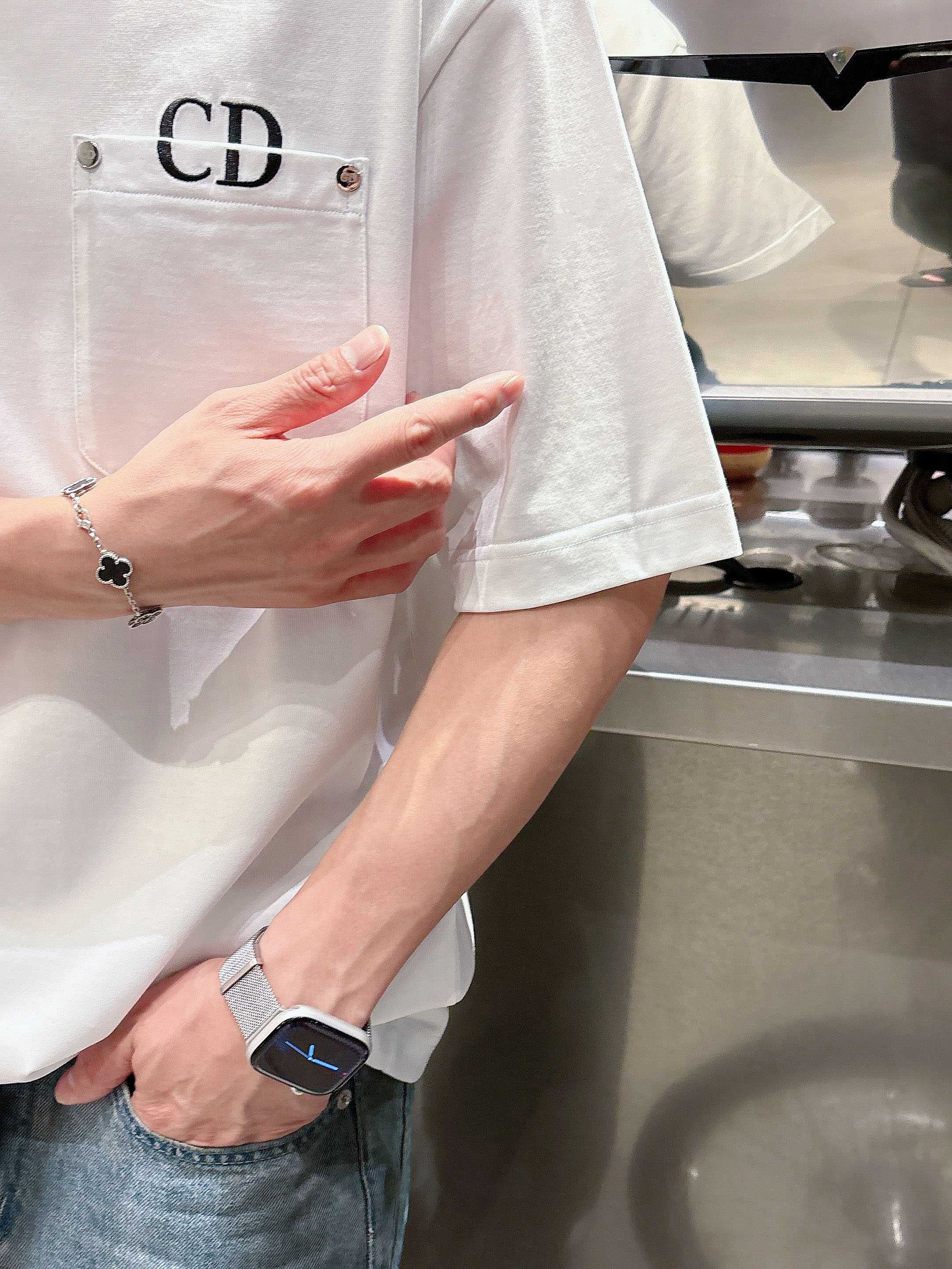 迪奥 2025春夏新款首发专柜最新款短袖圆领T恤 高端订制 设计前卫时尚！品牌logo重工艺设计 高端定