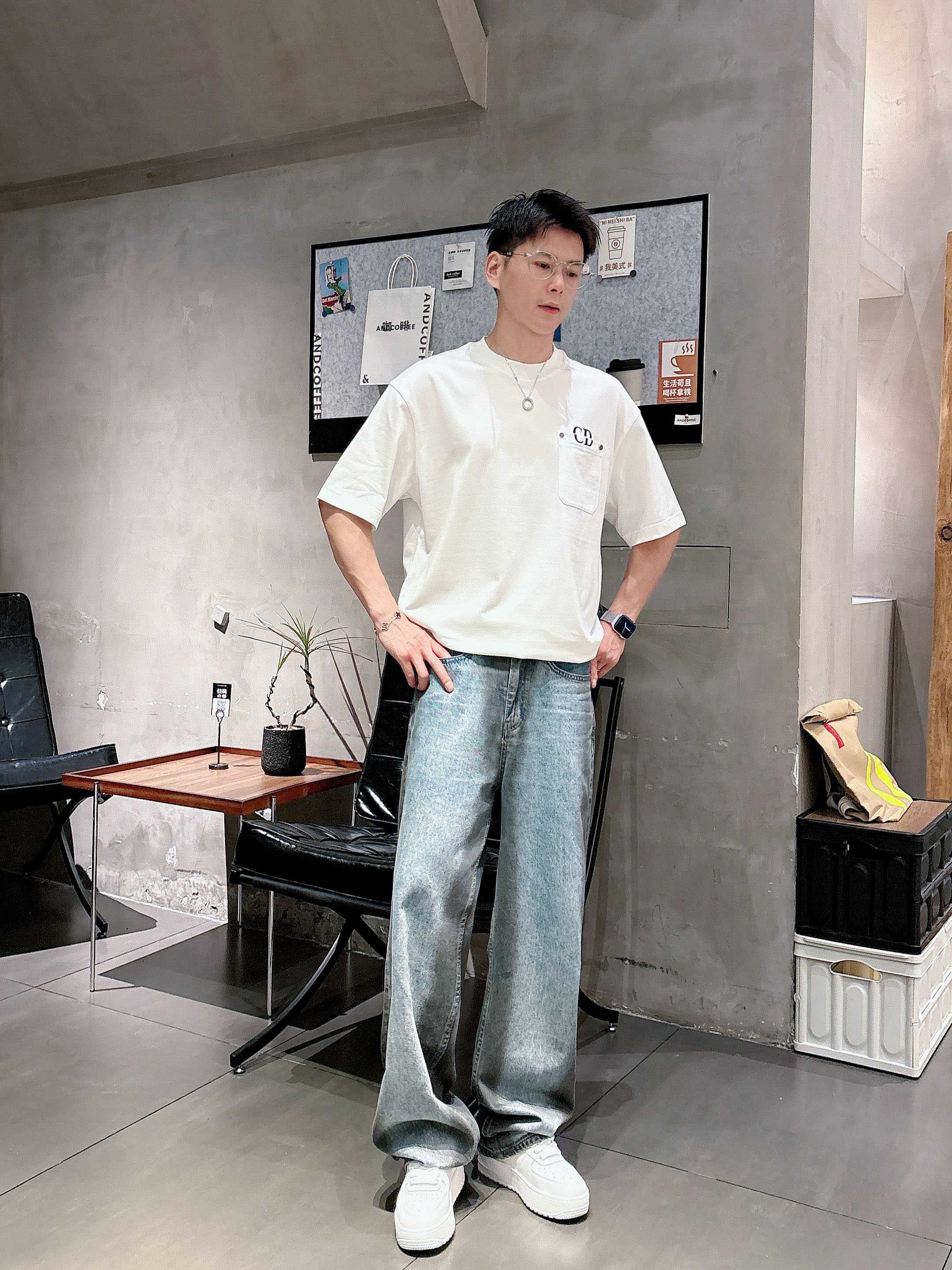 迪奥 2025春夏新款首发专柜最新款短袖圆领T恤 高端订制 设计前卫时尚！品牌logo重工艺设计 高端定