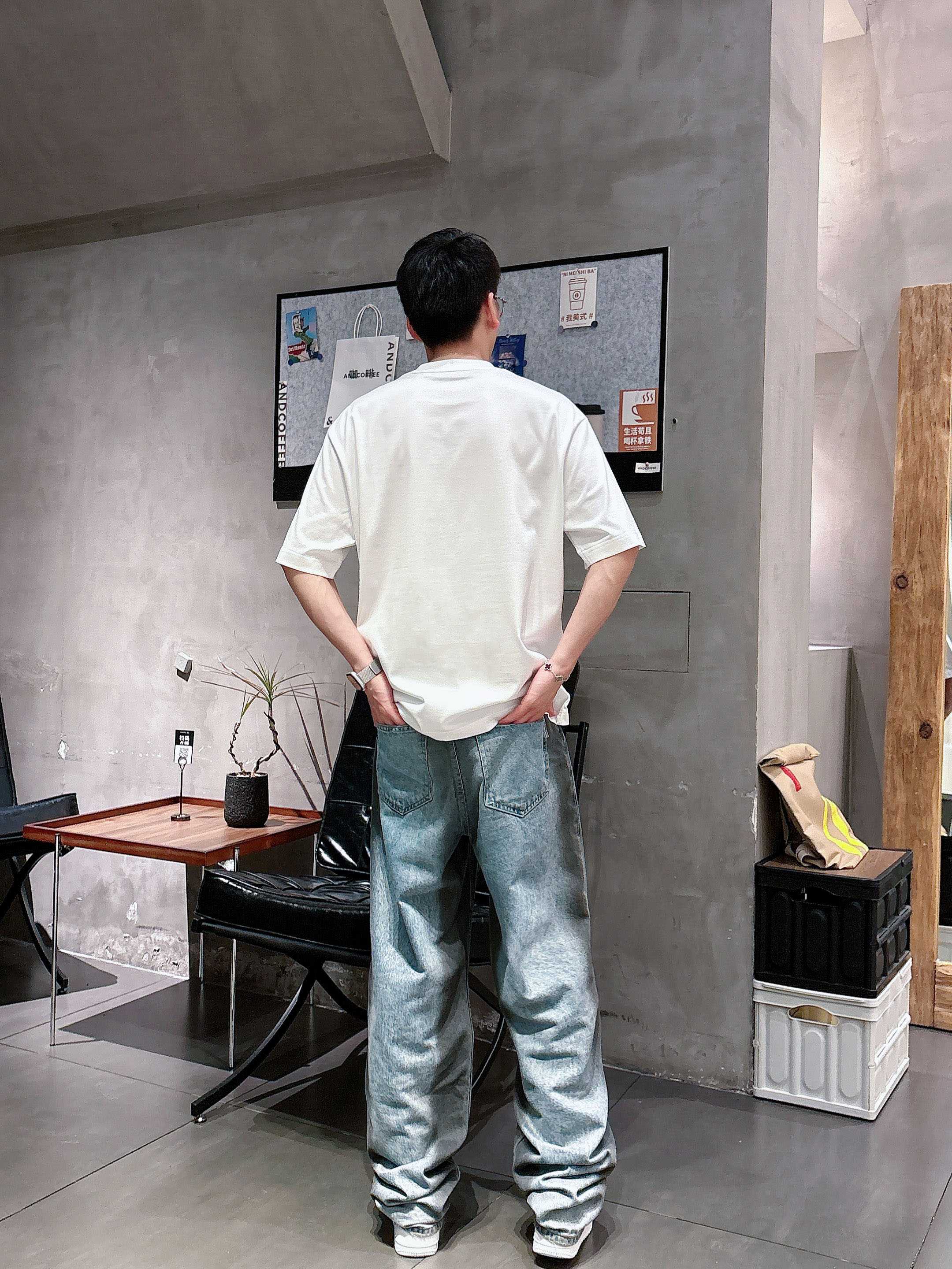 迪奥 2025春夏新款首发专柜最新款短袖圆领T恤 高端订制 设计前卫时尚！品牌logo重工艺设计 高端定